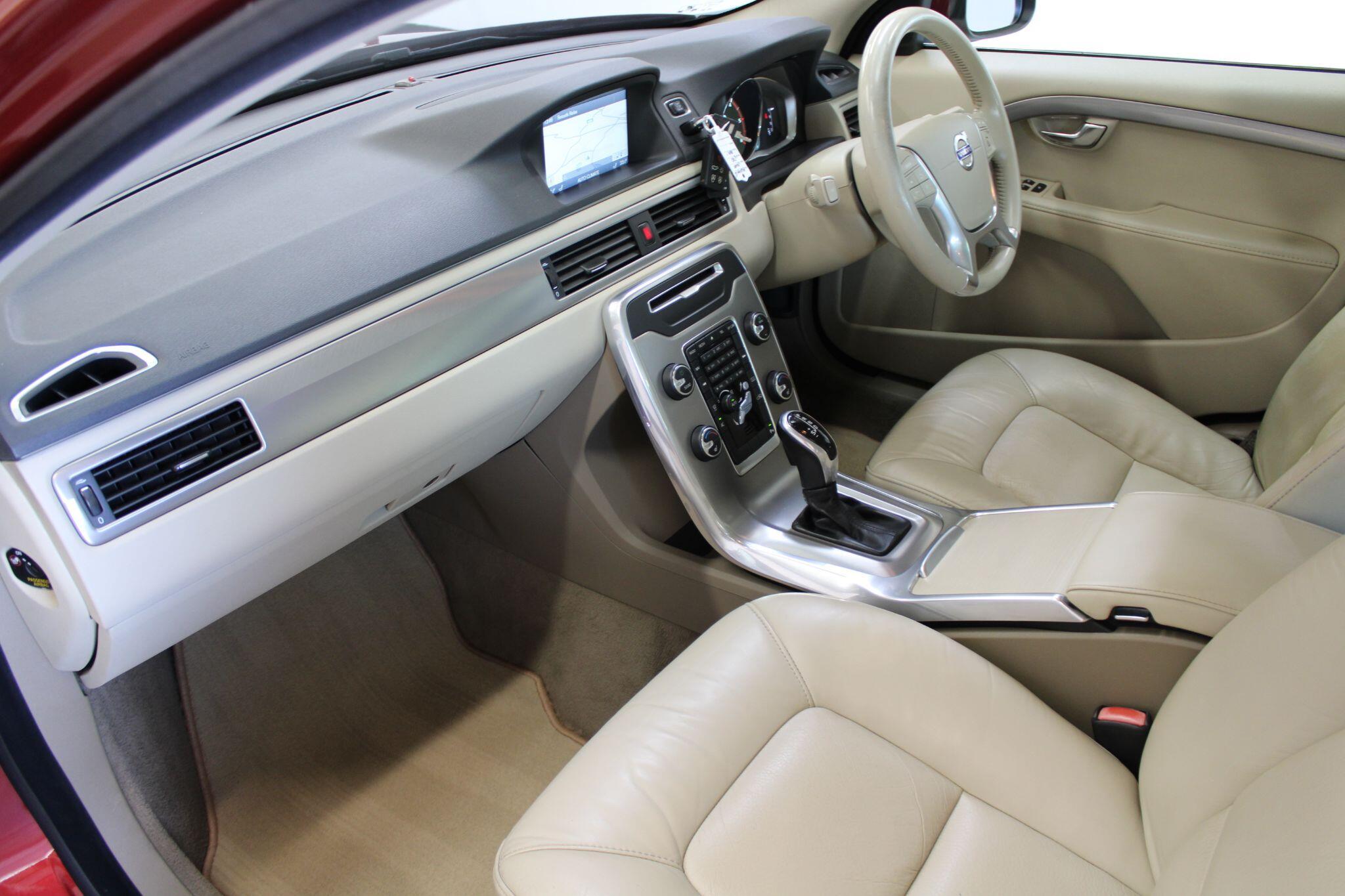 Volvo V70 - Image 2