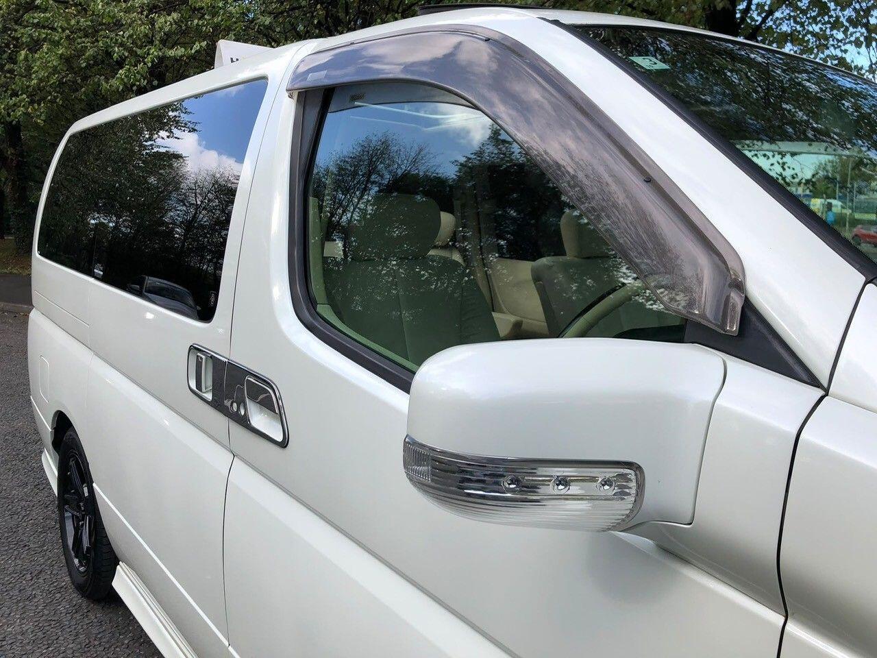 Nissan Elgrand - Image 14