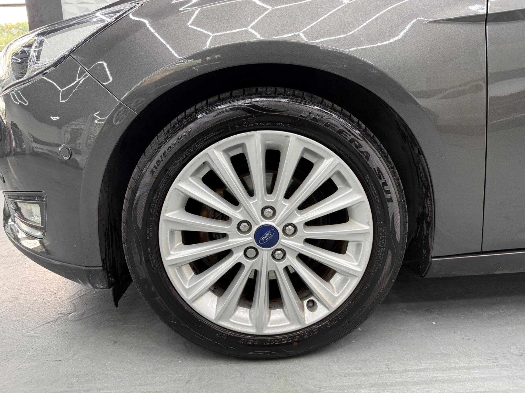 Ford Focus - Image 11