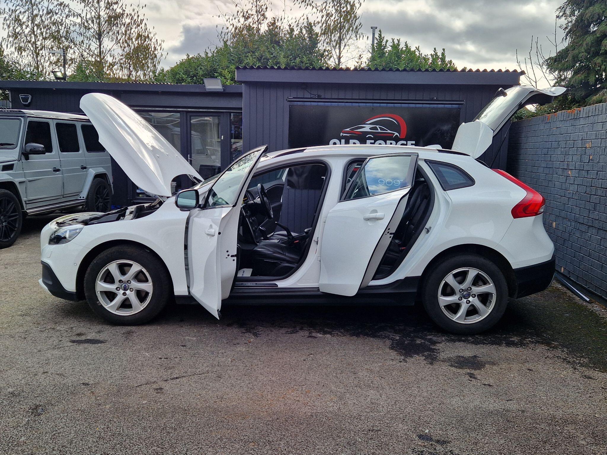 Volvo V40 CROSS COUNTRY - Image 16