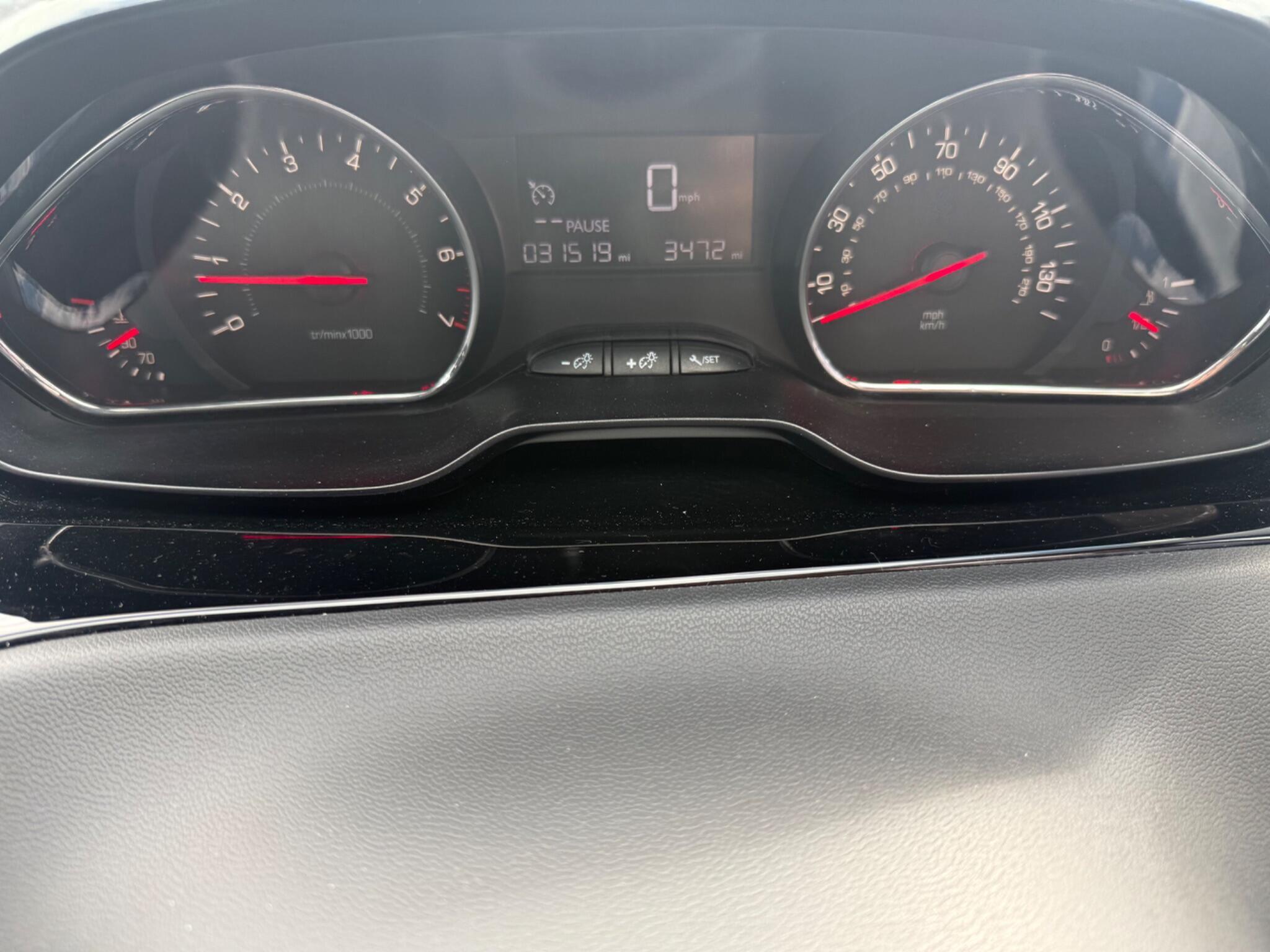 Peugeot 208 - Image 21