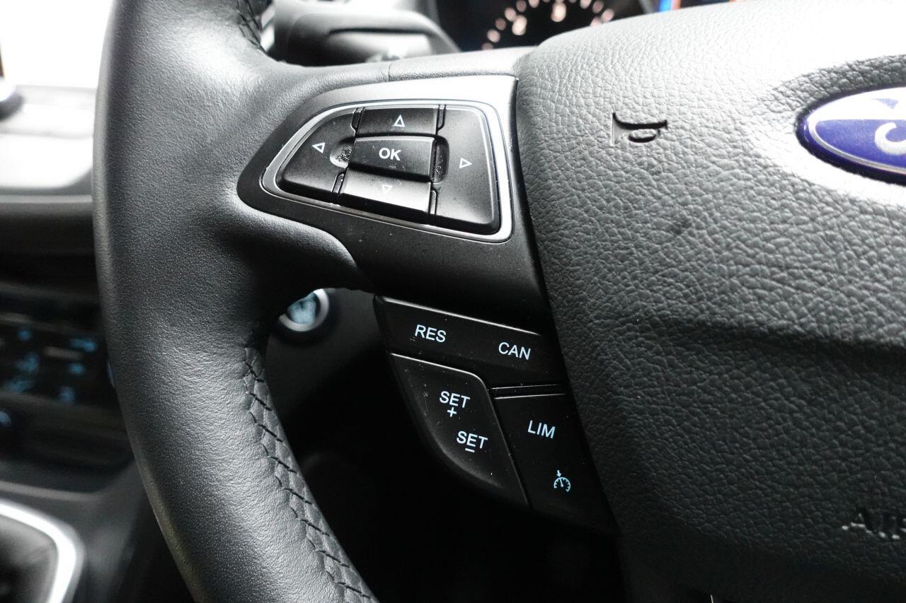 Ford Kuga - Image 36