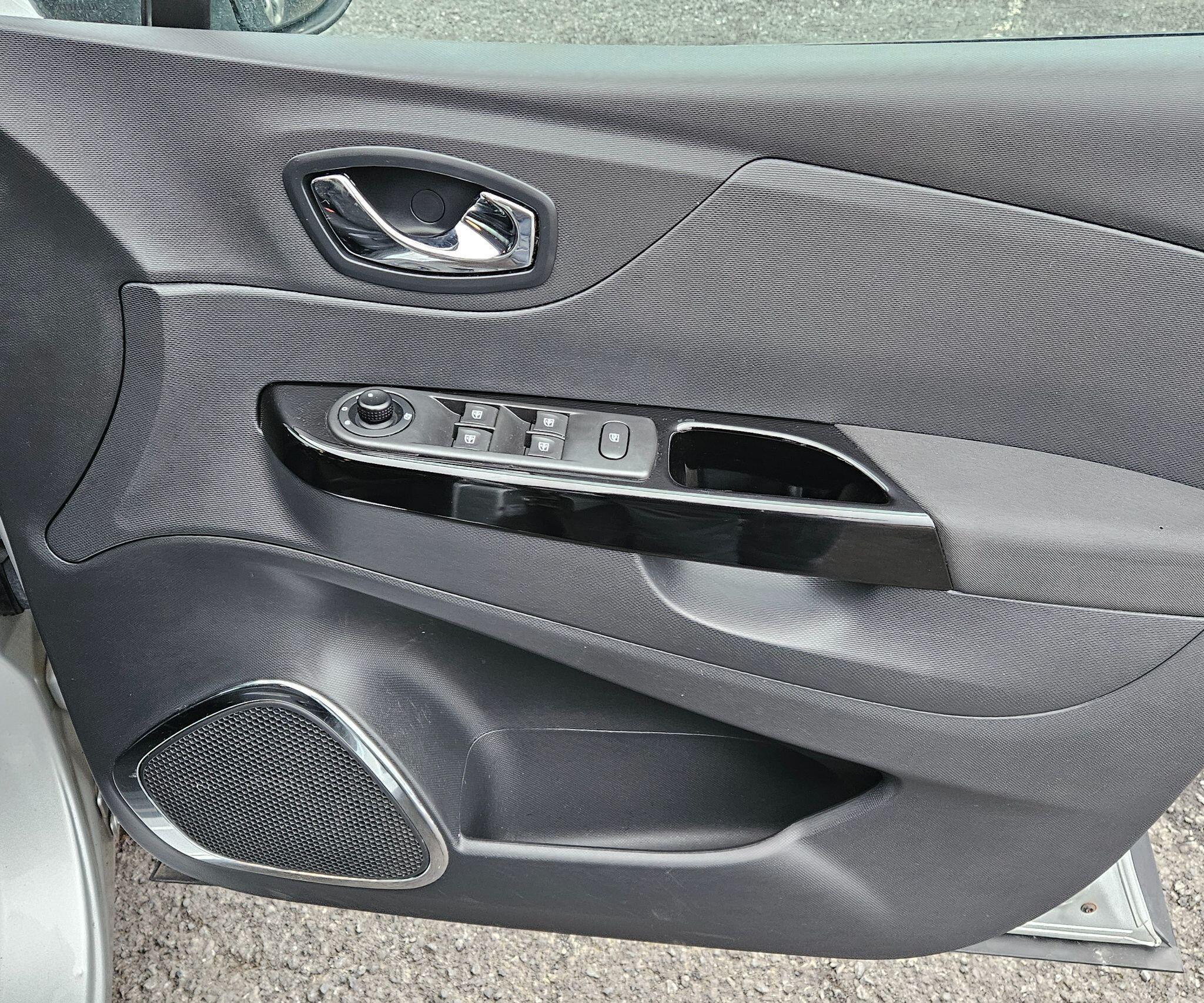 Renault Captur - Image 42