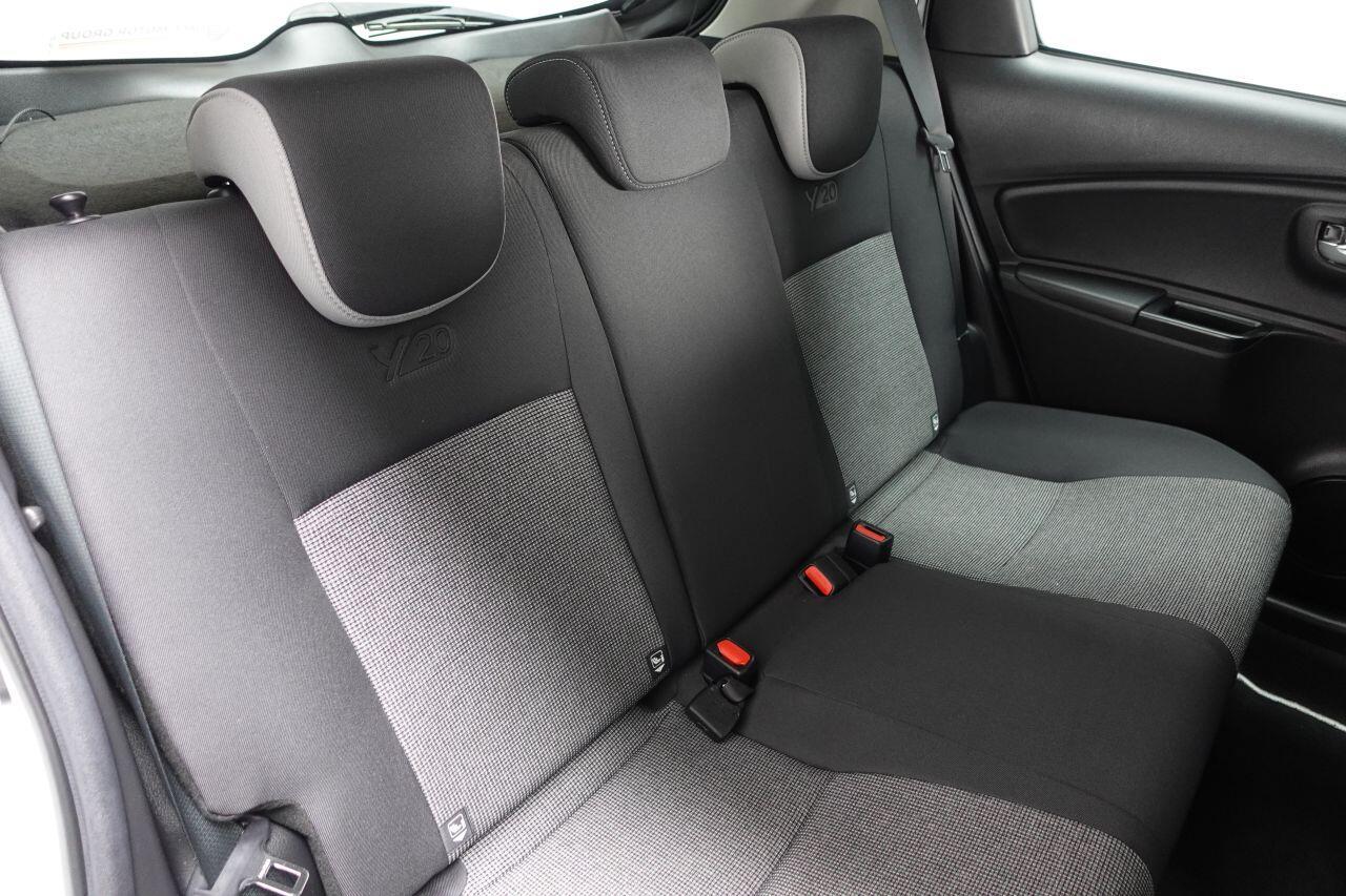 Toyota Yaris - Image 18