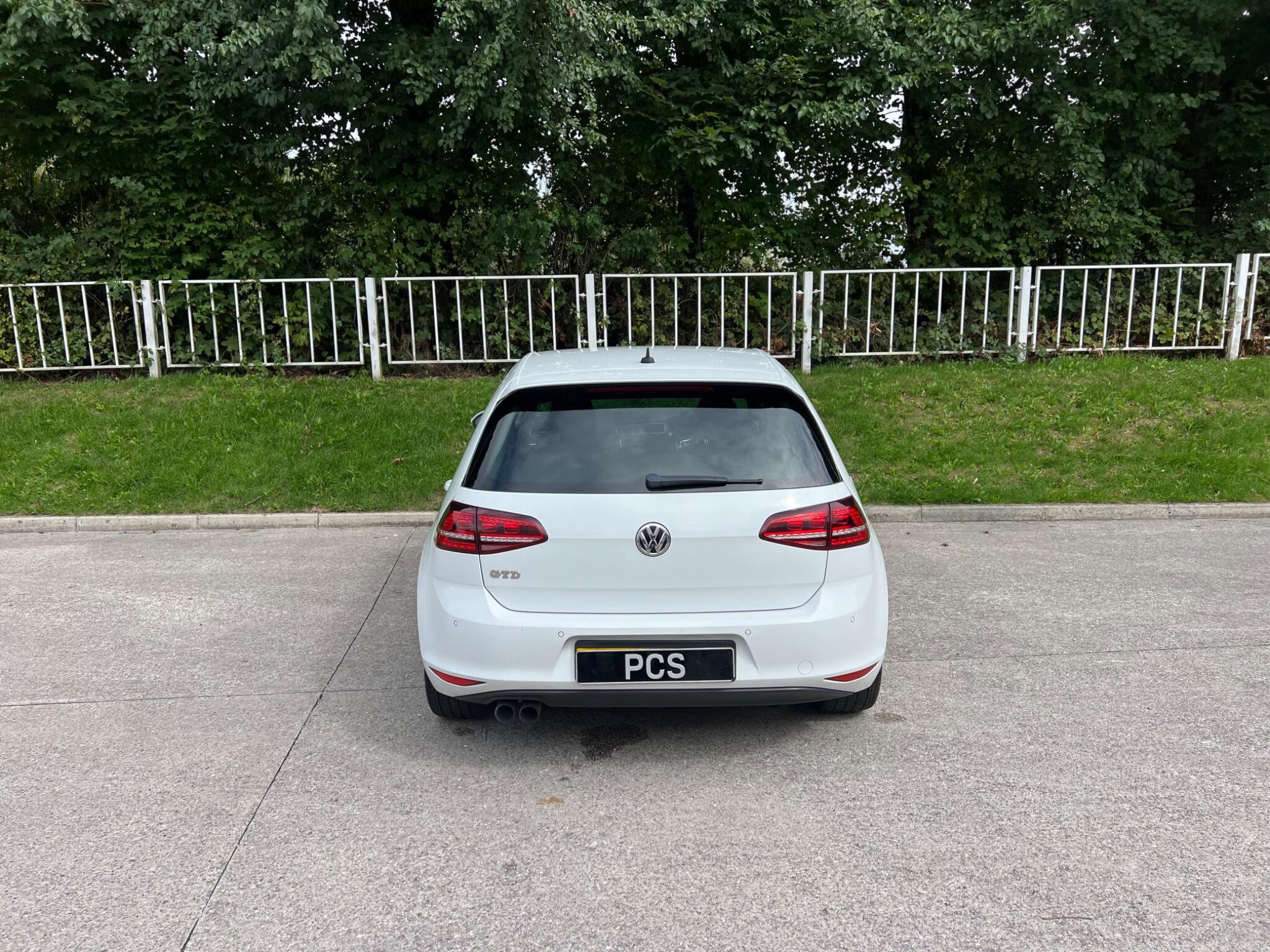 Volkswagen Golf - Image 9