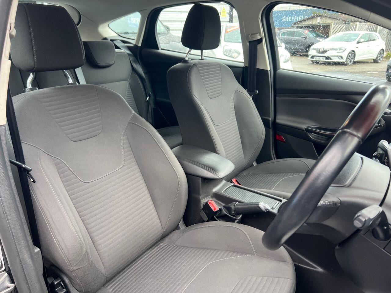 Ford Focus - Image 13