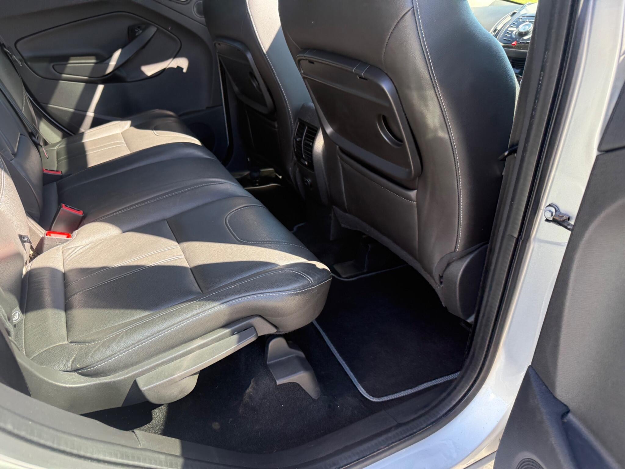 Ford Kuga - Image 18