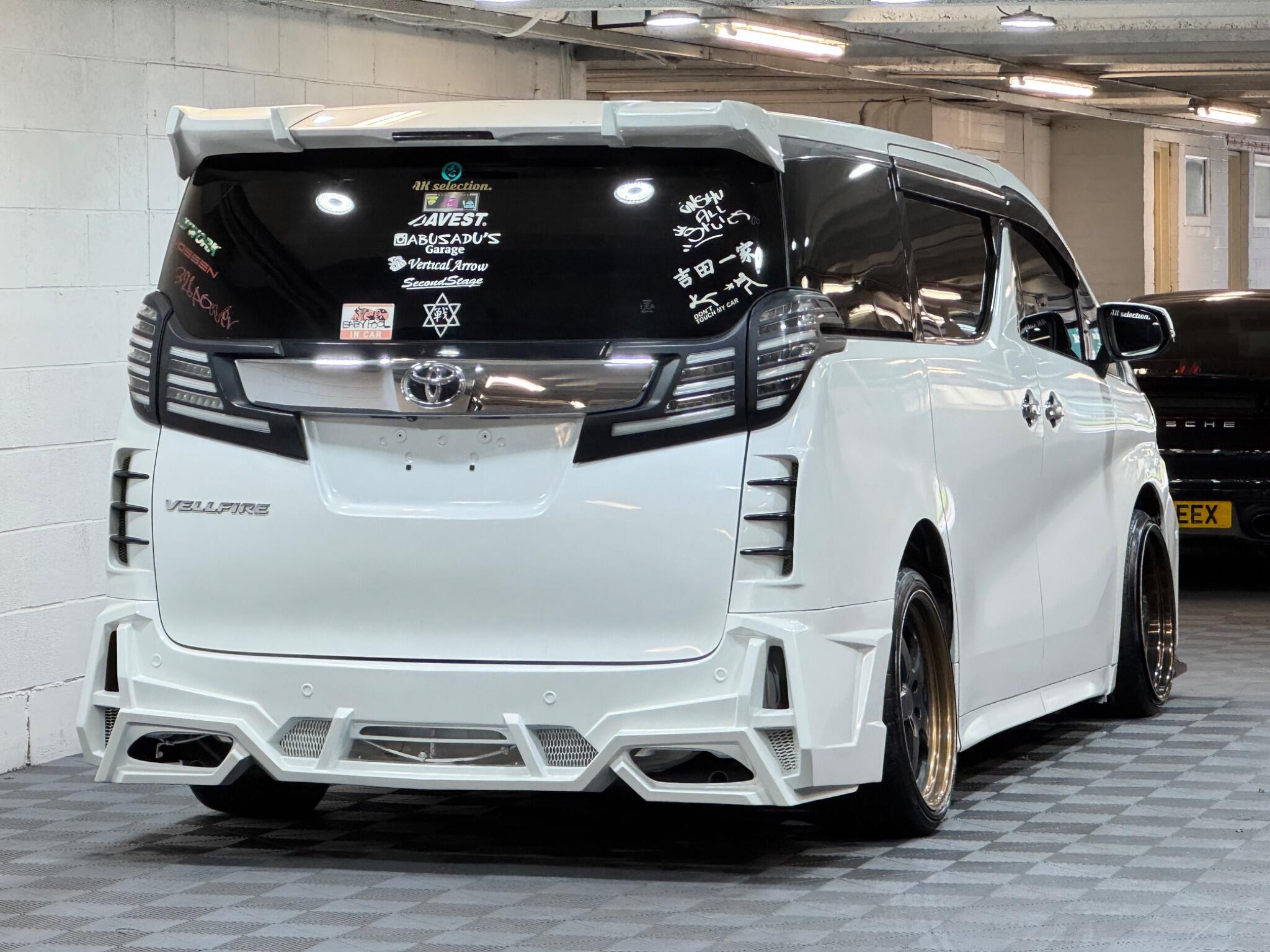 Toyota Vellfire - Image 4