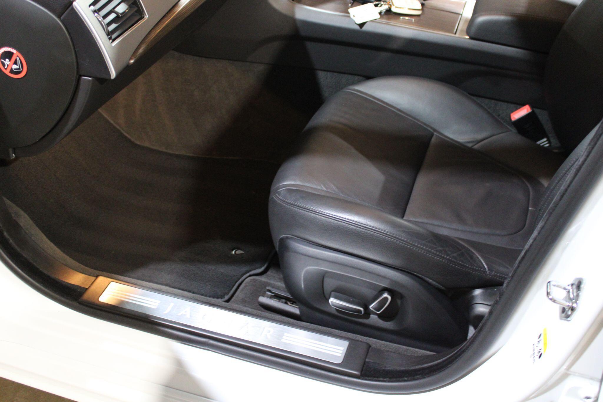 Jaguar XF - Image 13