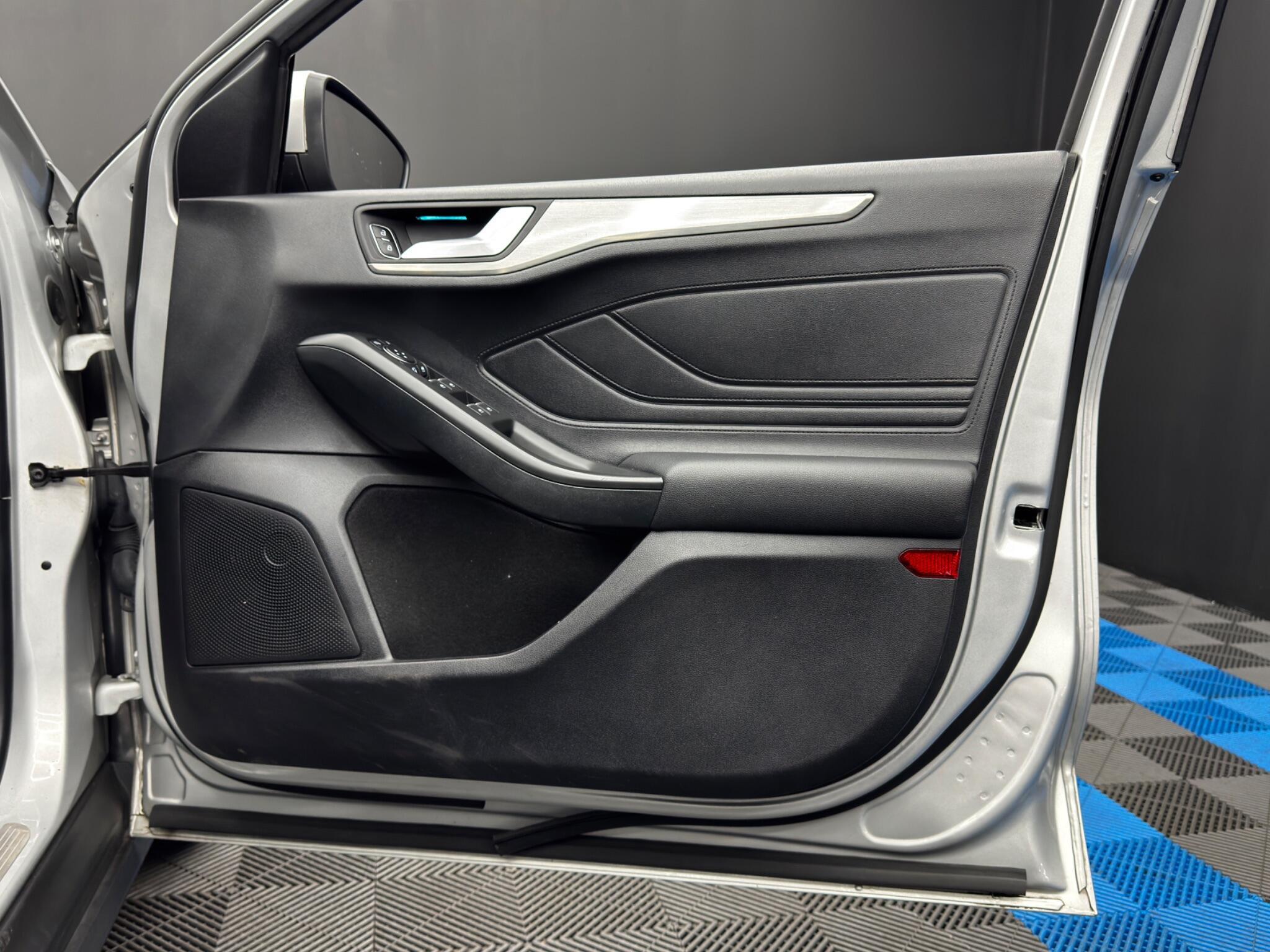 Ford Focus - Image 39