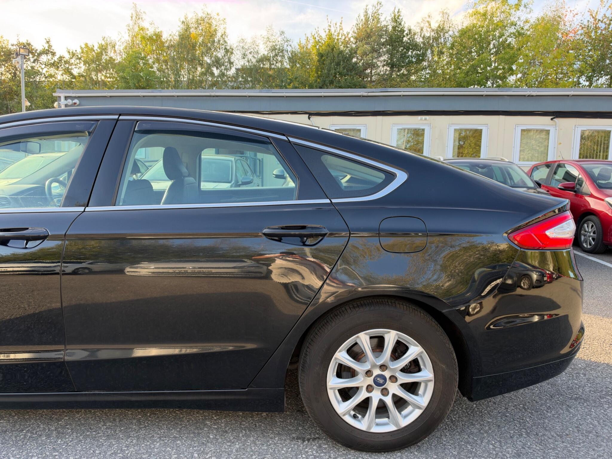 Ford Mondeo - Image 8
