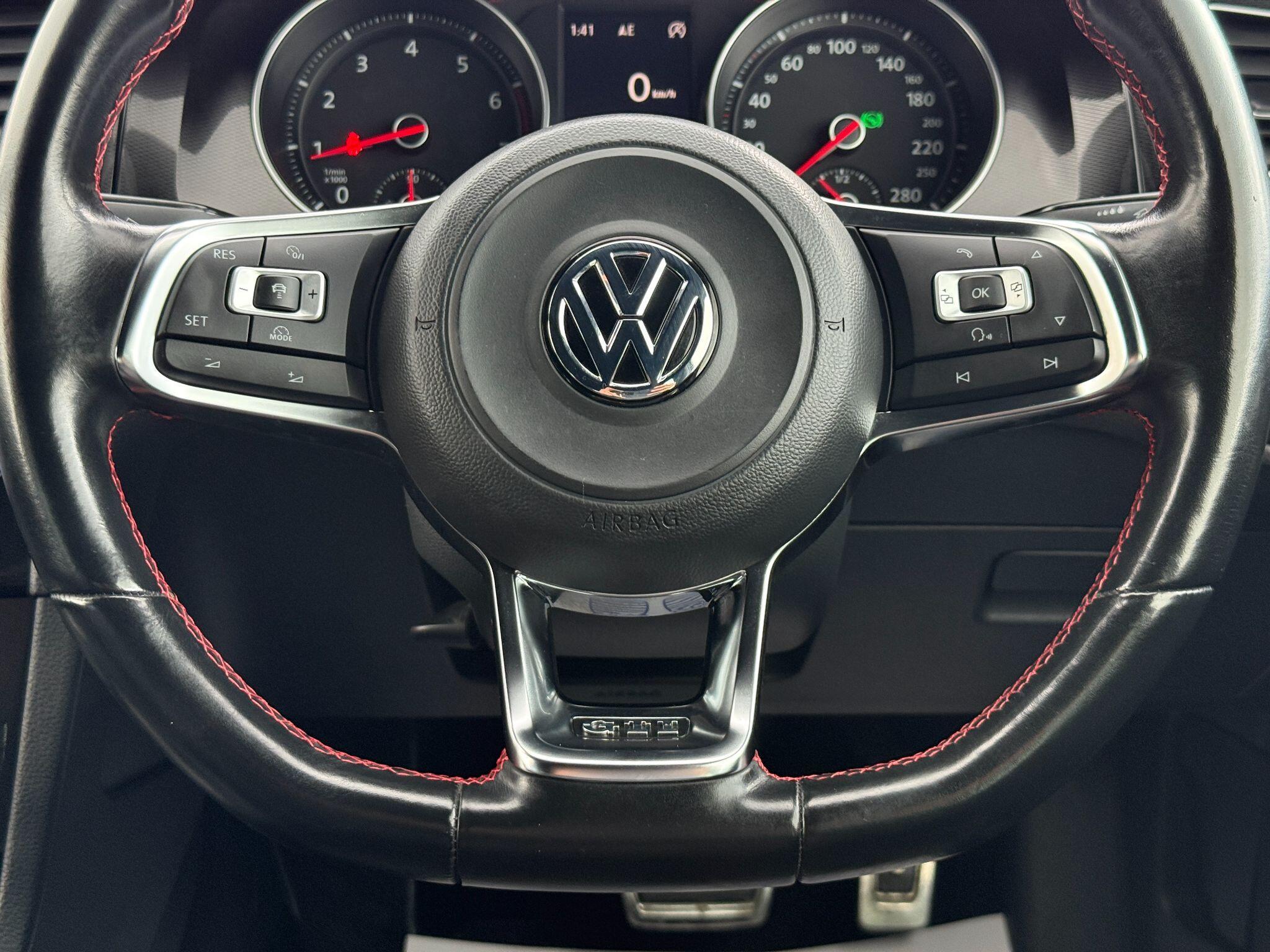 Volkswagen Golf - Image 36