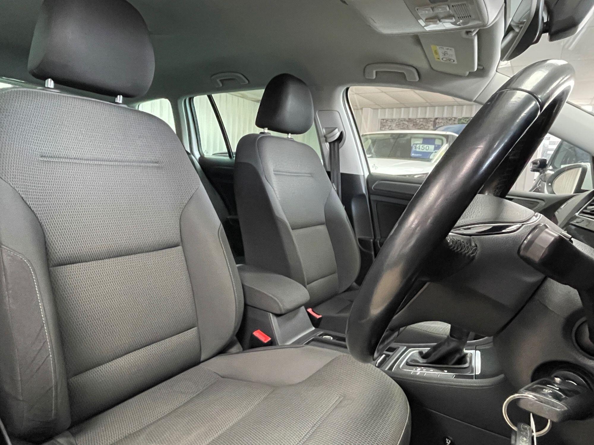 Volkswagen Golf - Image 26