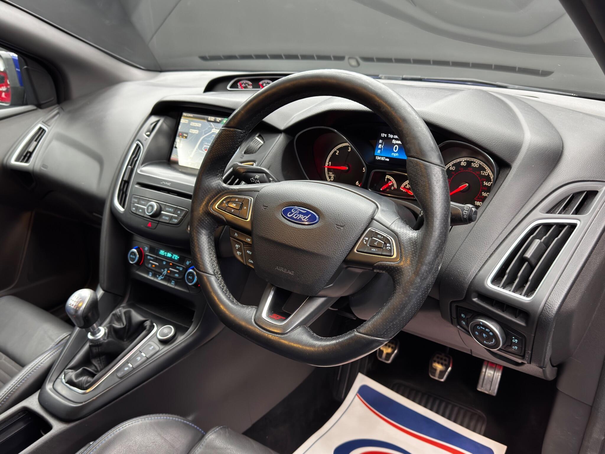 Ford Focus - Image 9