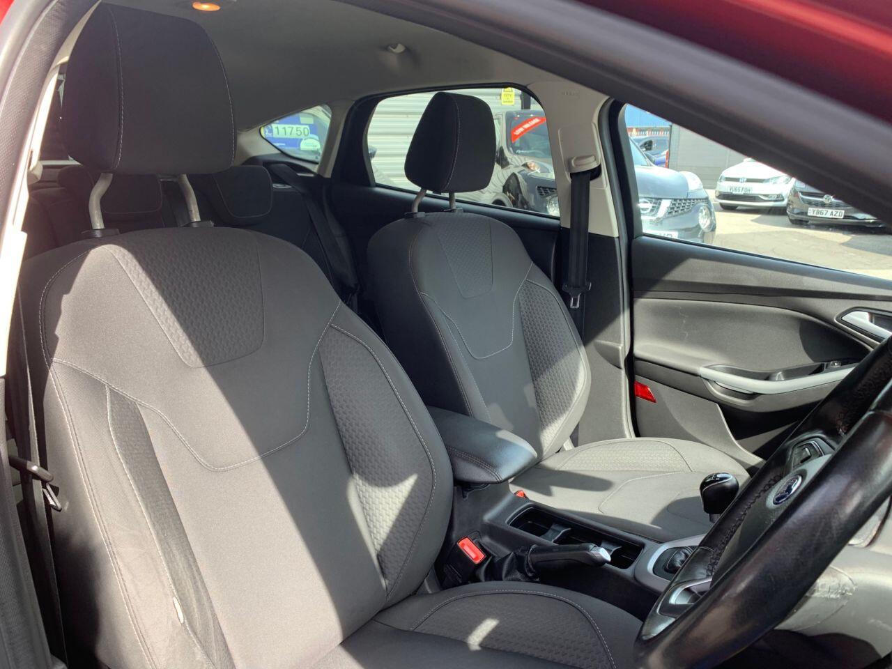 Ford Focus - Image 11