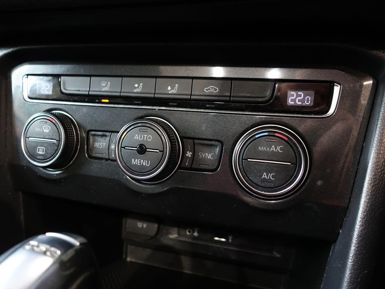 Volkswagen Tiguan - Image 30