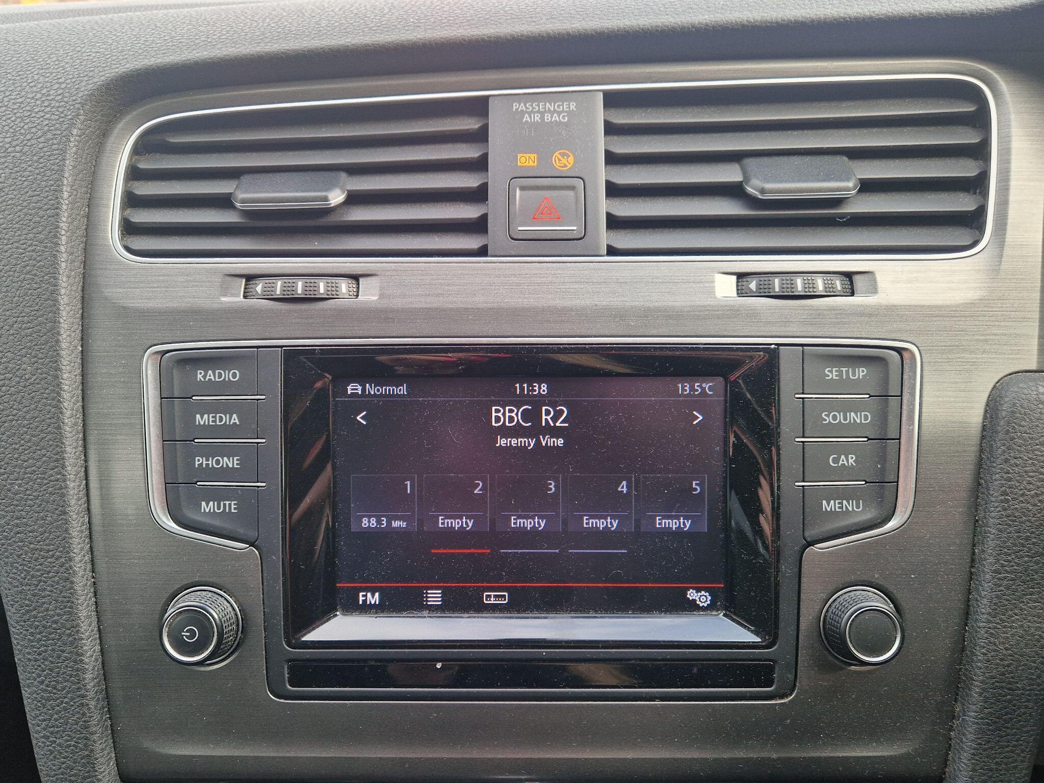 Volkswagen Golf - Image 36