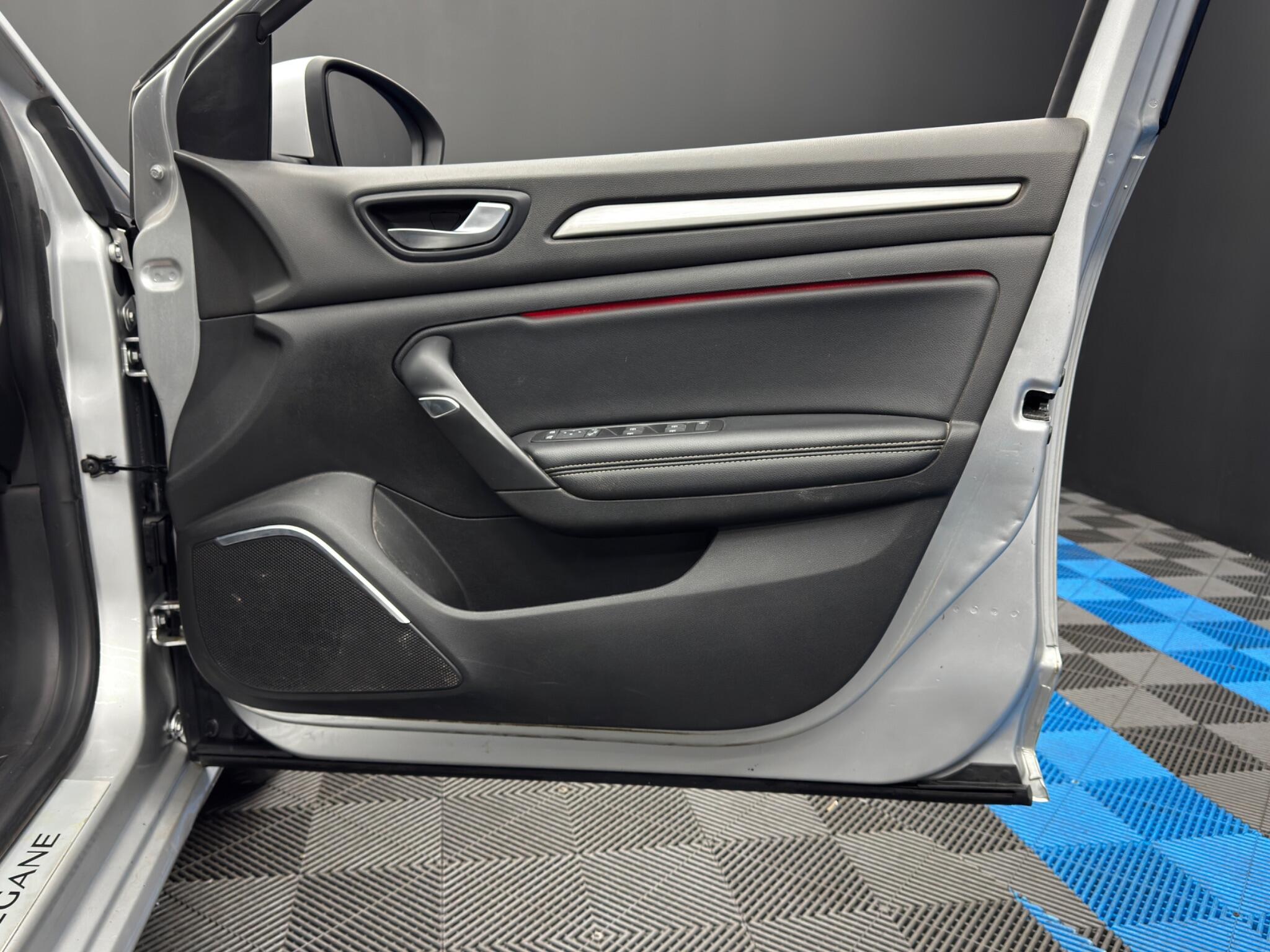 Renault Megane - Image 41