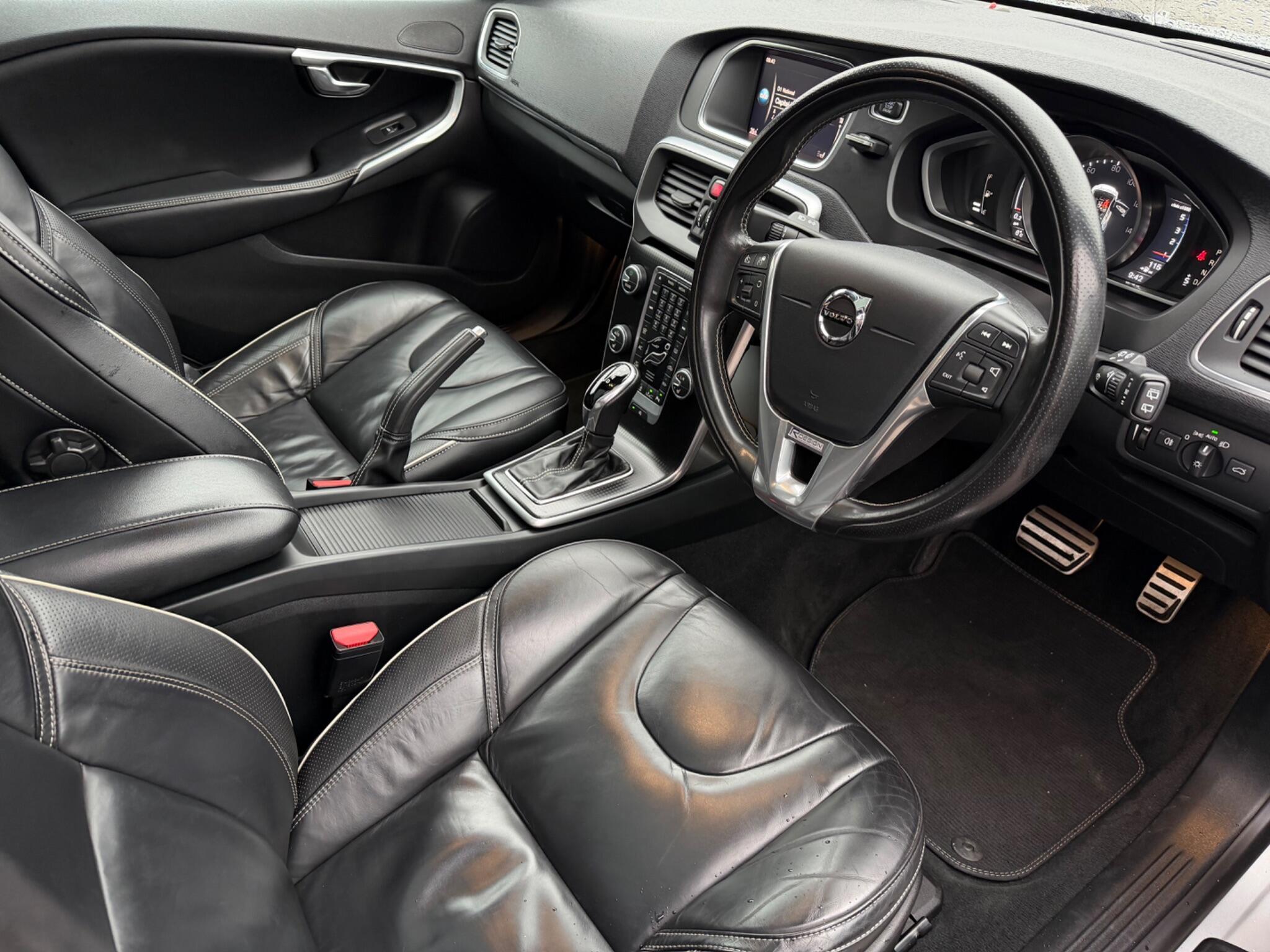 Volvo V40 - Image 10