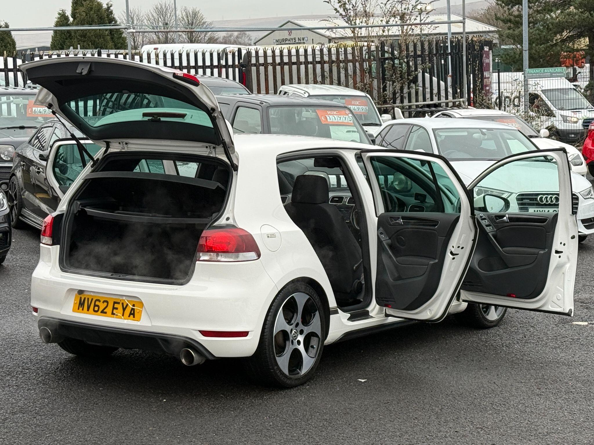Volkswagen Golf - Image 28