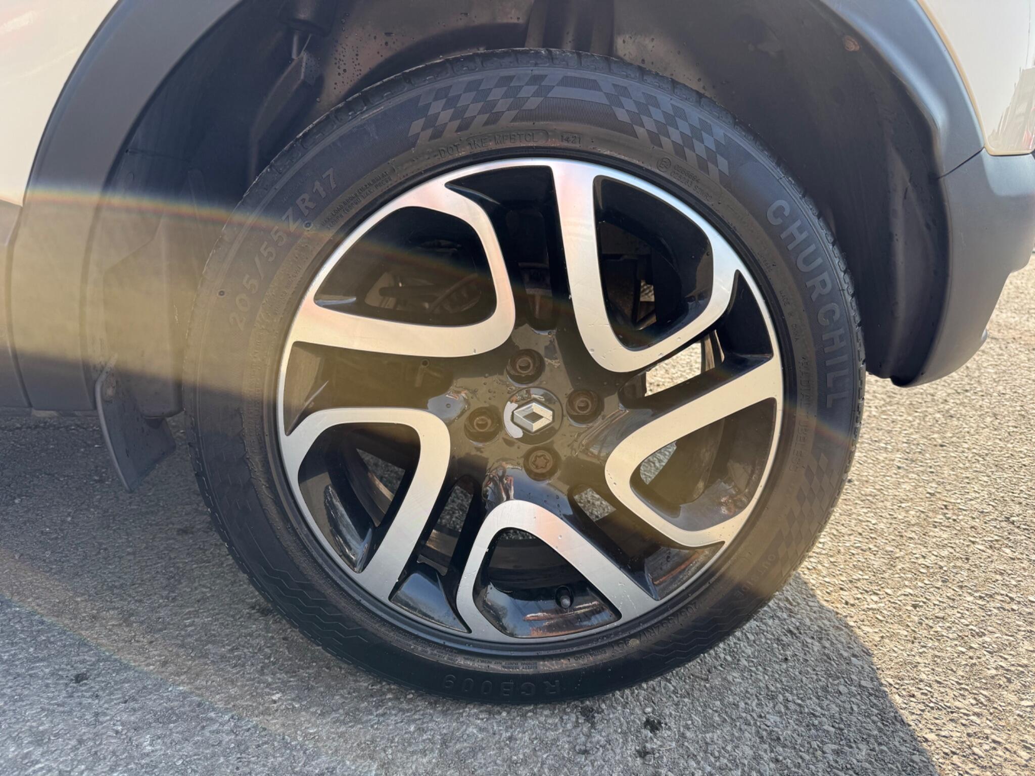 Renault Captur - Image 32