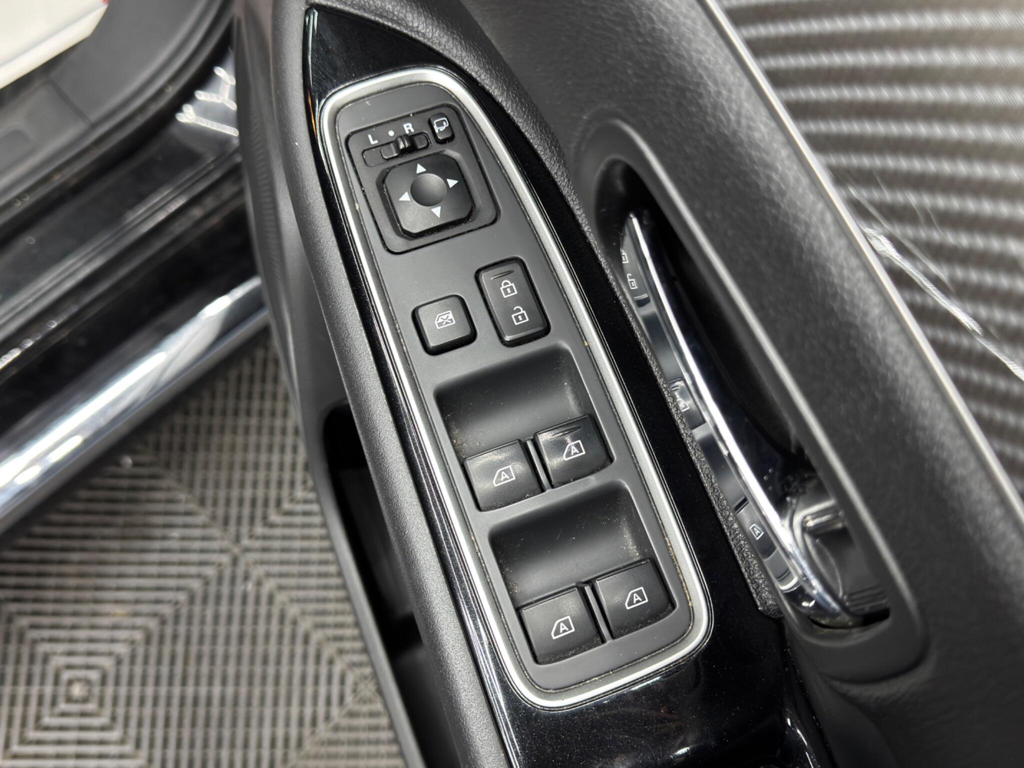 Mitsubishi Outlander - Image 38