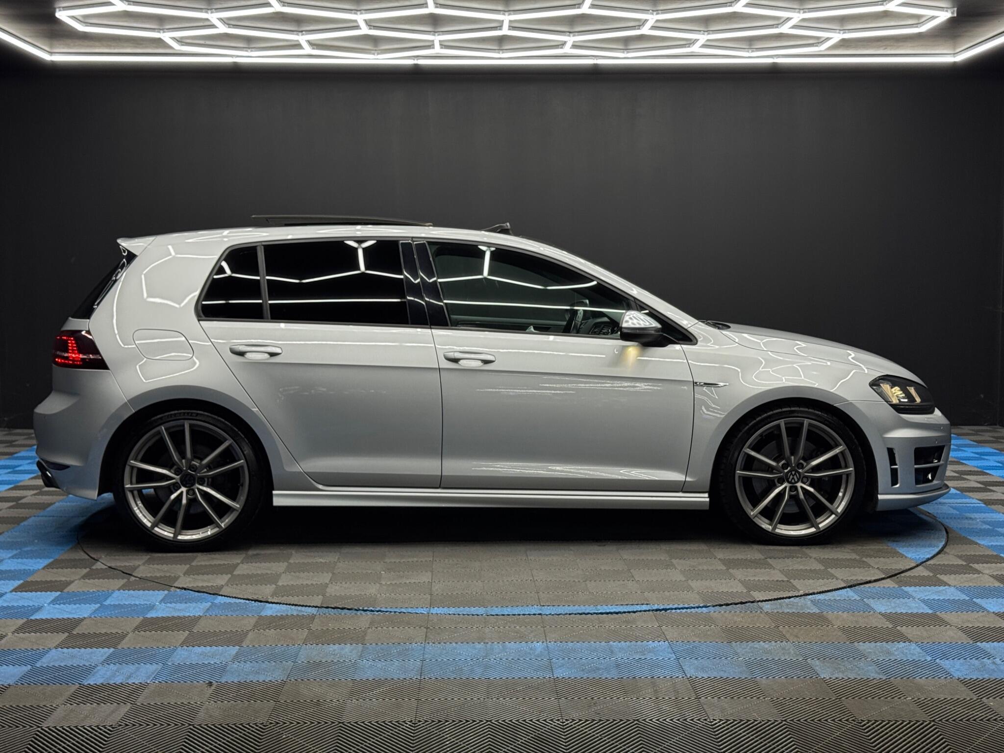 Volkswagen Golf - Image 4