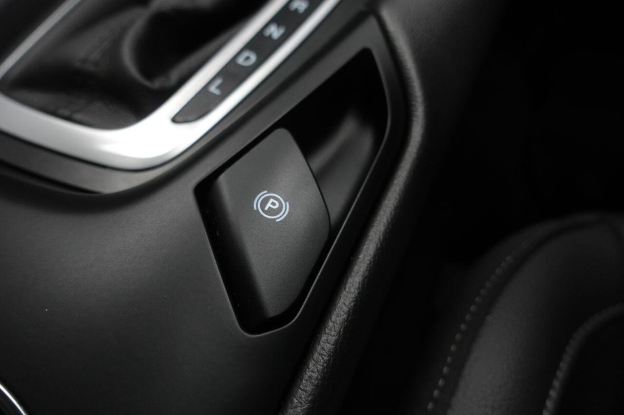 Ford Mondeo - Image 47