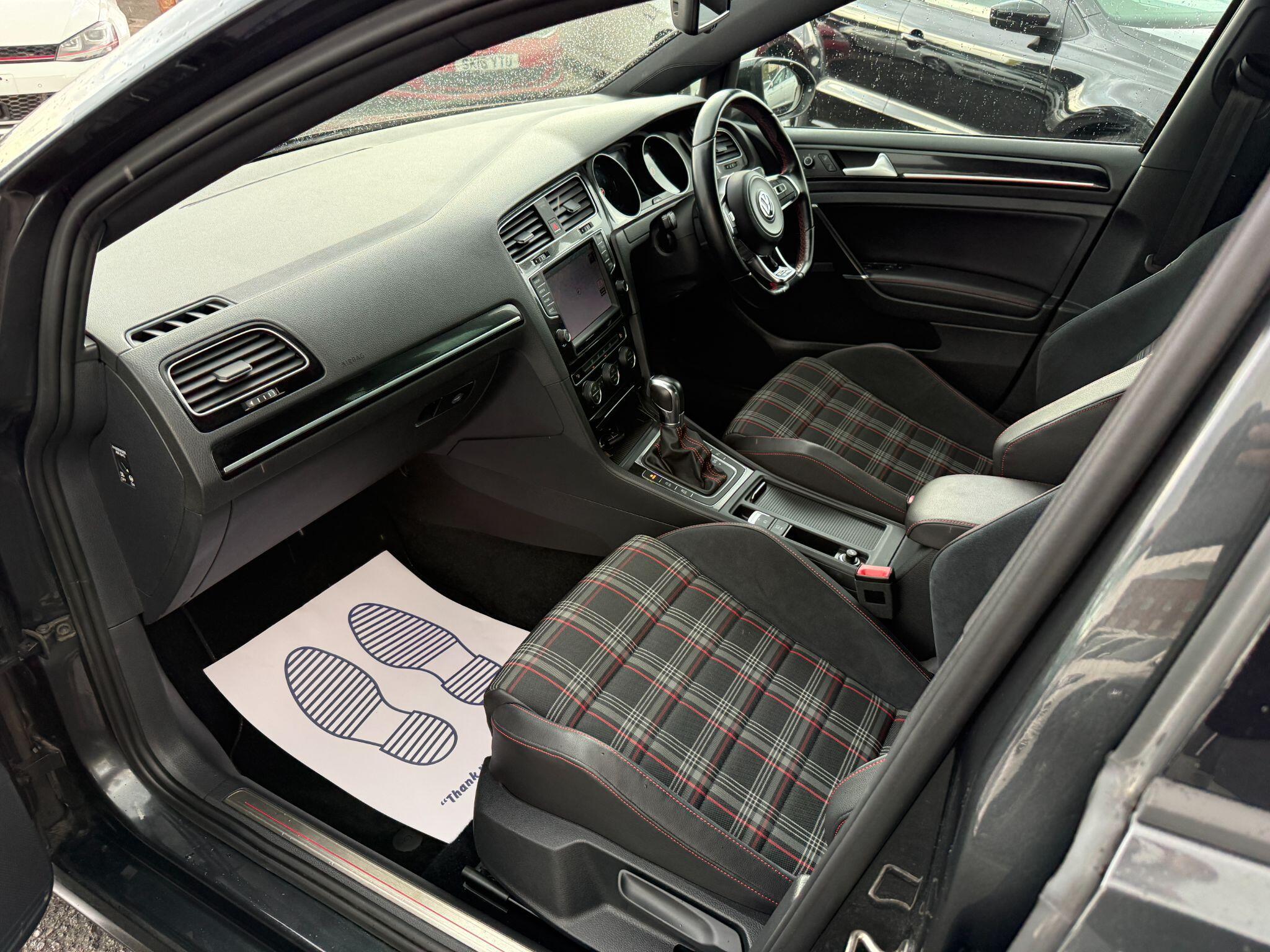 Volkswagen Golf - Image 27