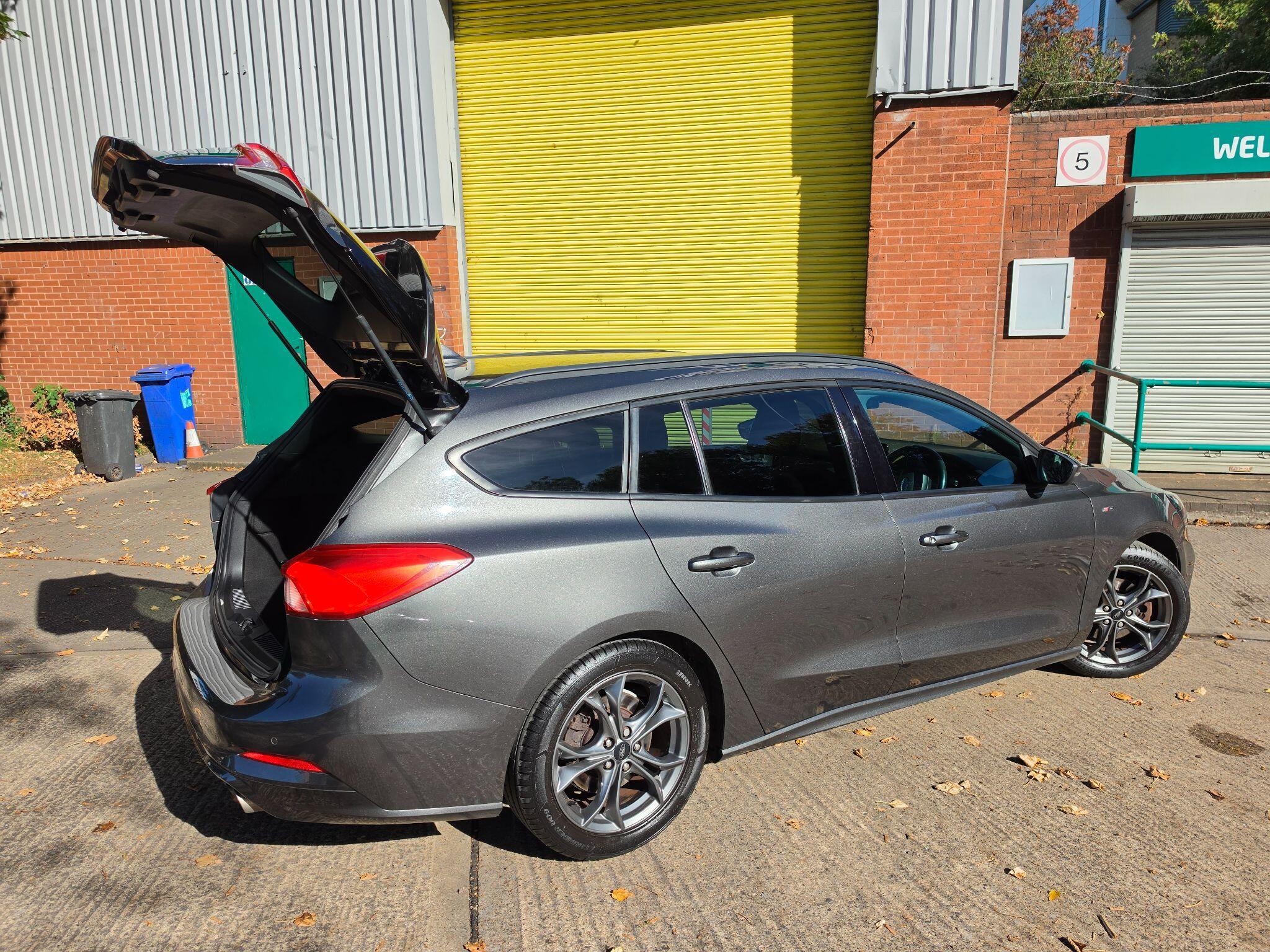 Ford Focus - Image 7