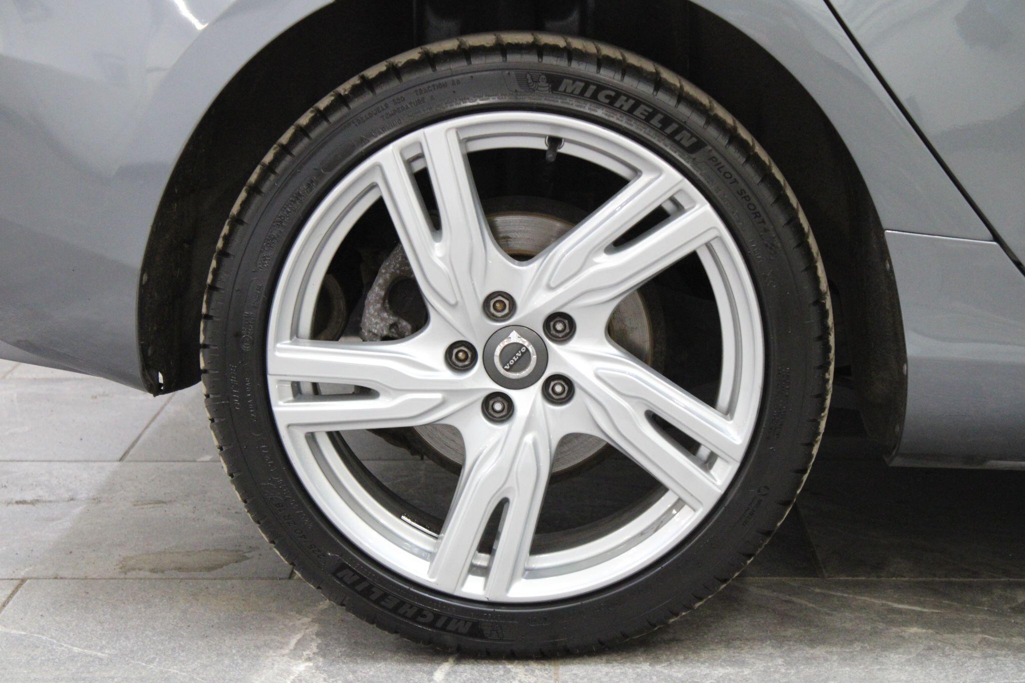 Volvo V40 - Image 10