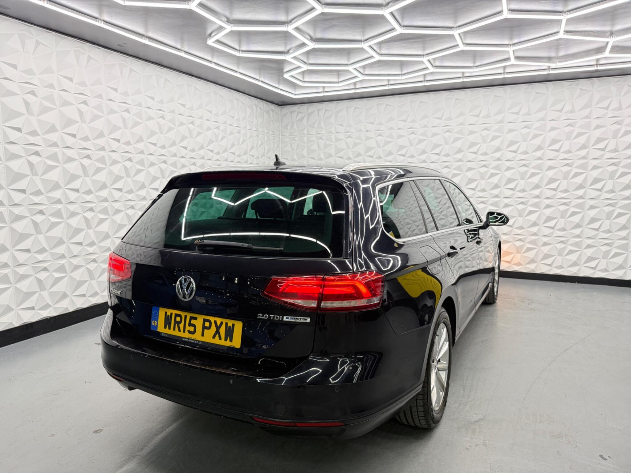 Volkswagen Passat - Image 11