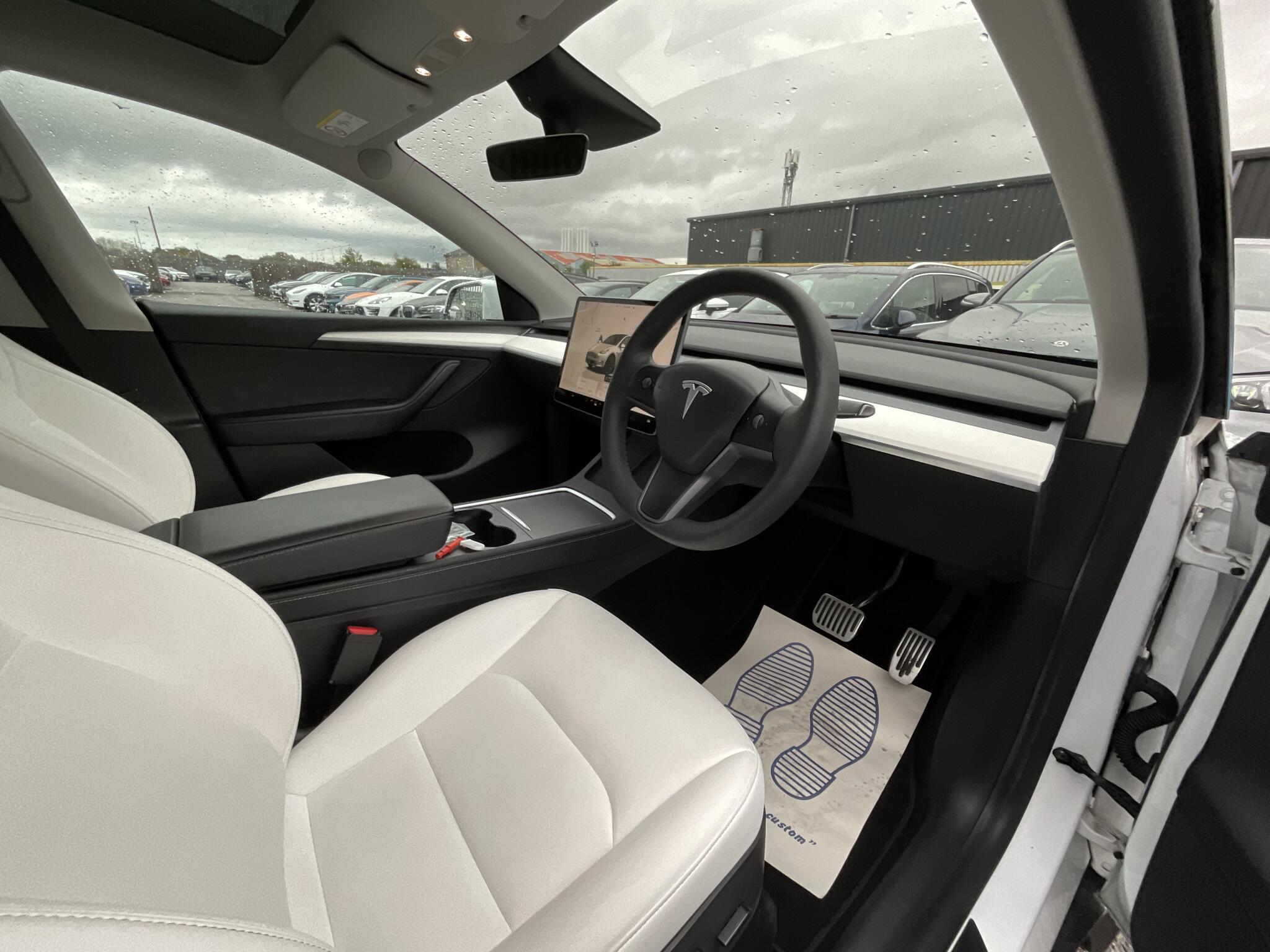 Tesla Model Y - Image 7
