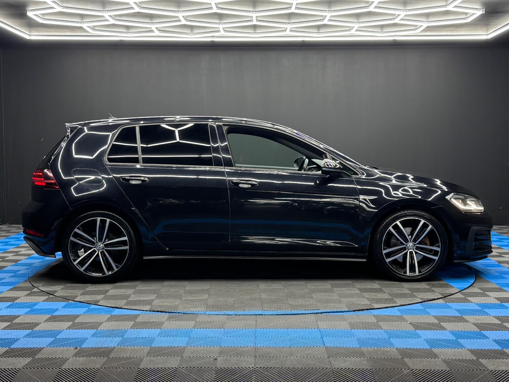 Volkswagen Golf - Image 4