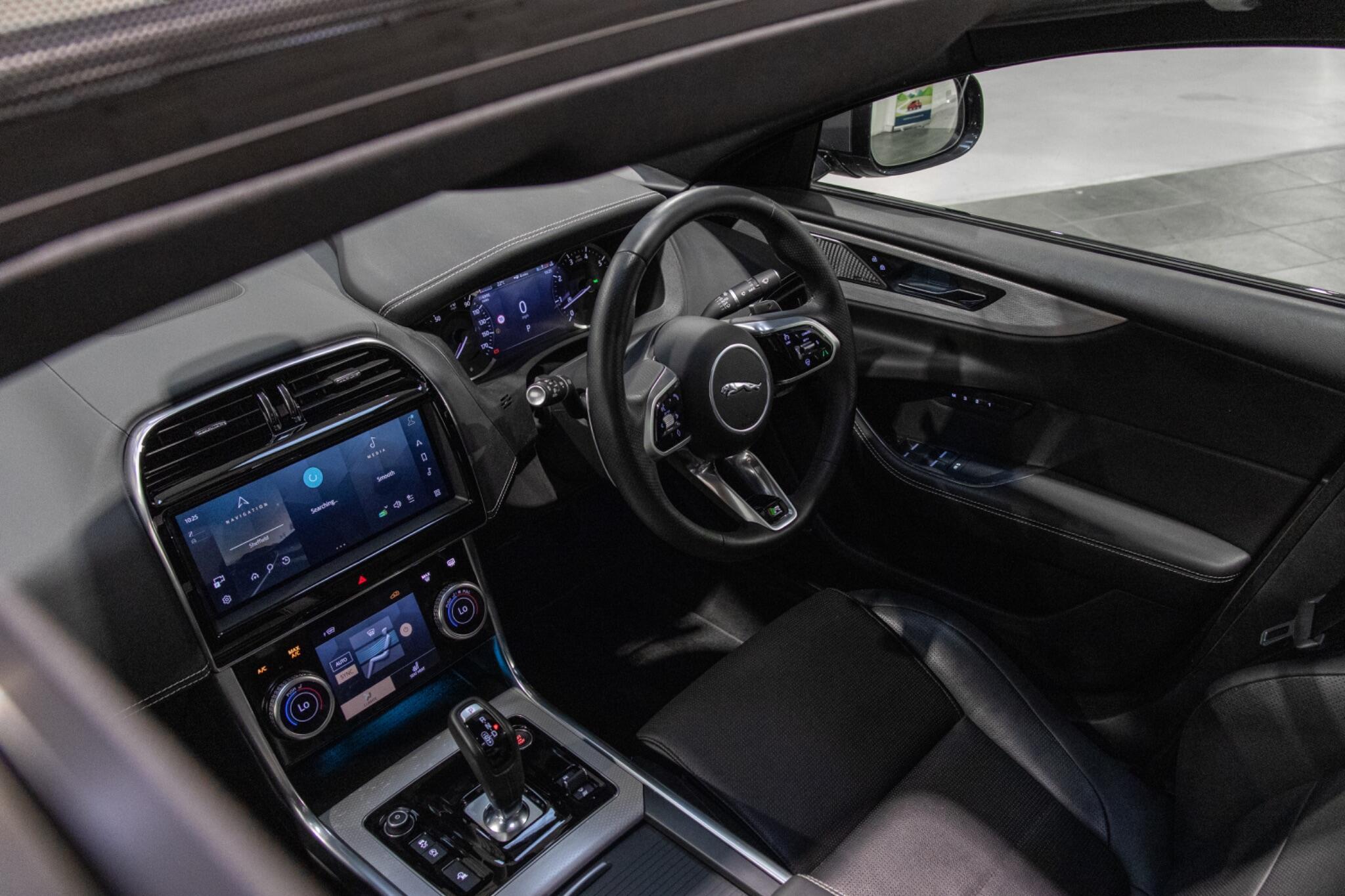 Jaguar XE - Image 13