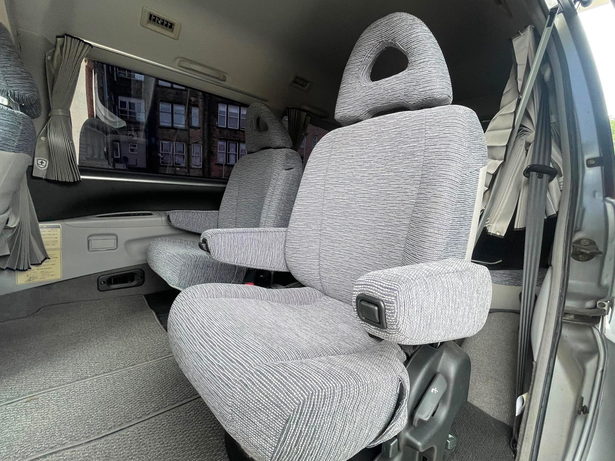 Mitsubishi Delica - Image 11