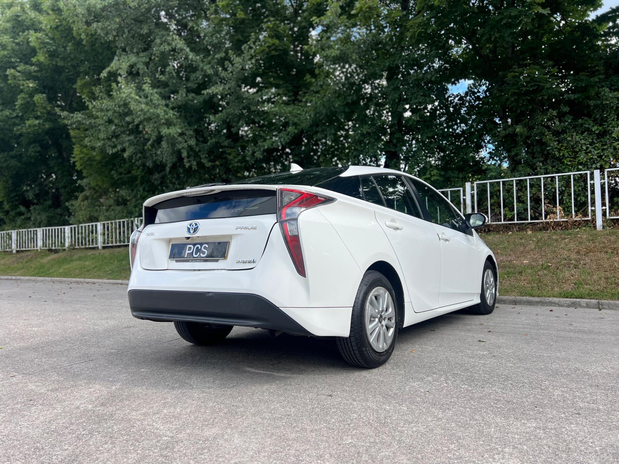 Toyota Prius - Image 11