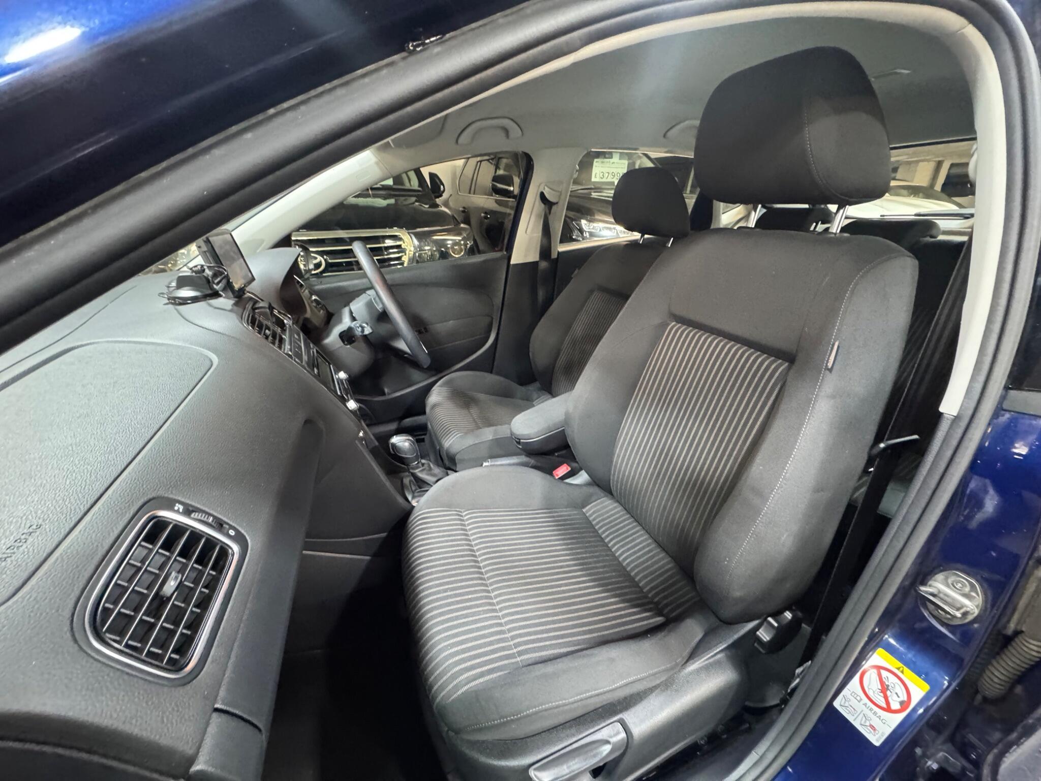Volkswagen Polo - Image 10