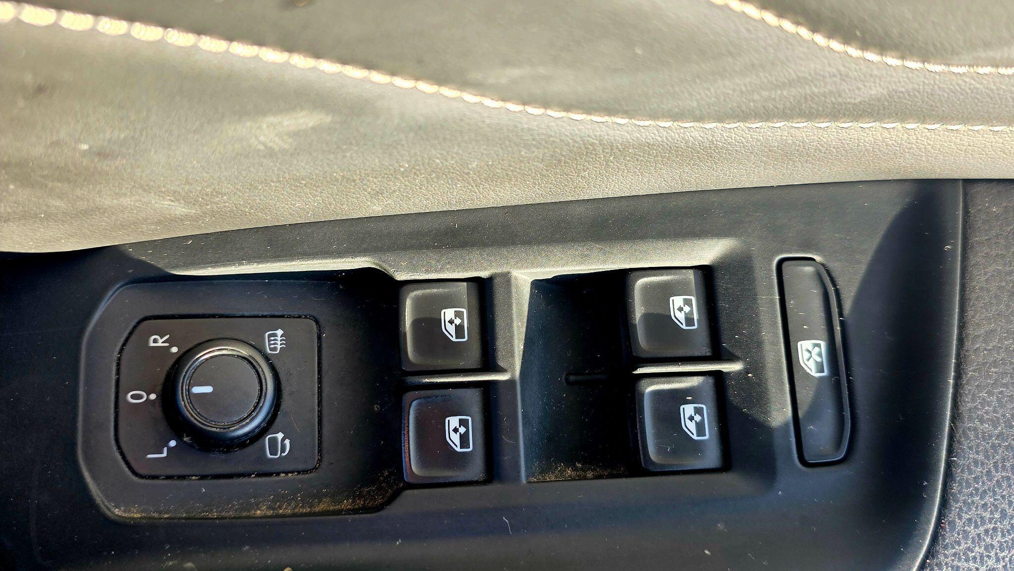 Volkswagen Passat - Image 22