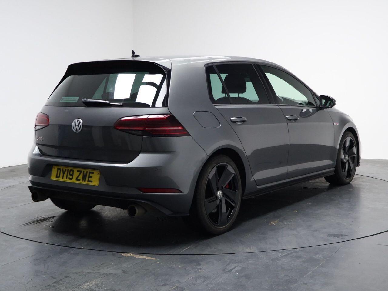 Volkswagen Golf - Image 11