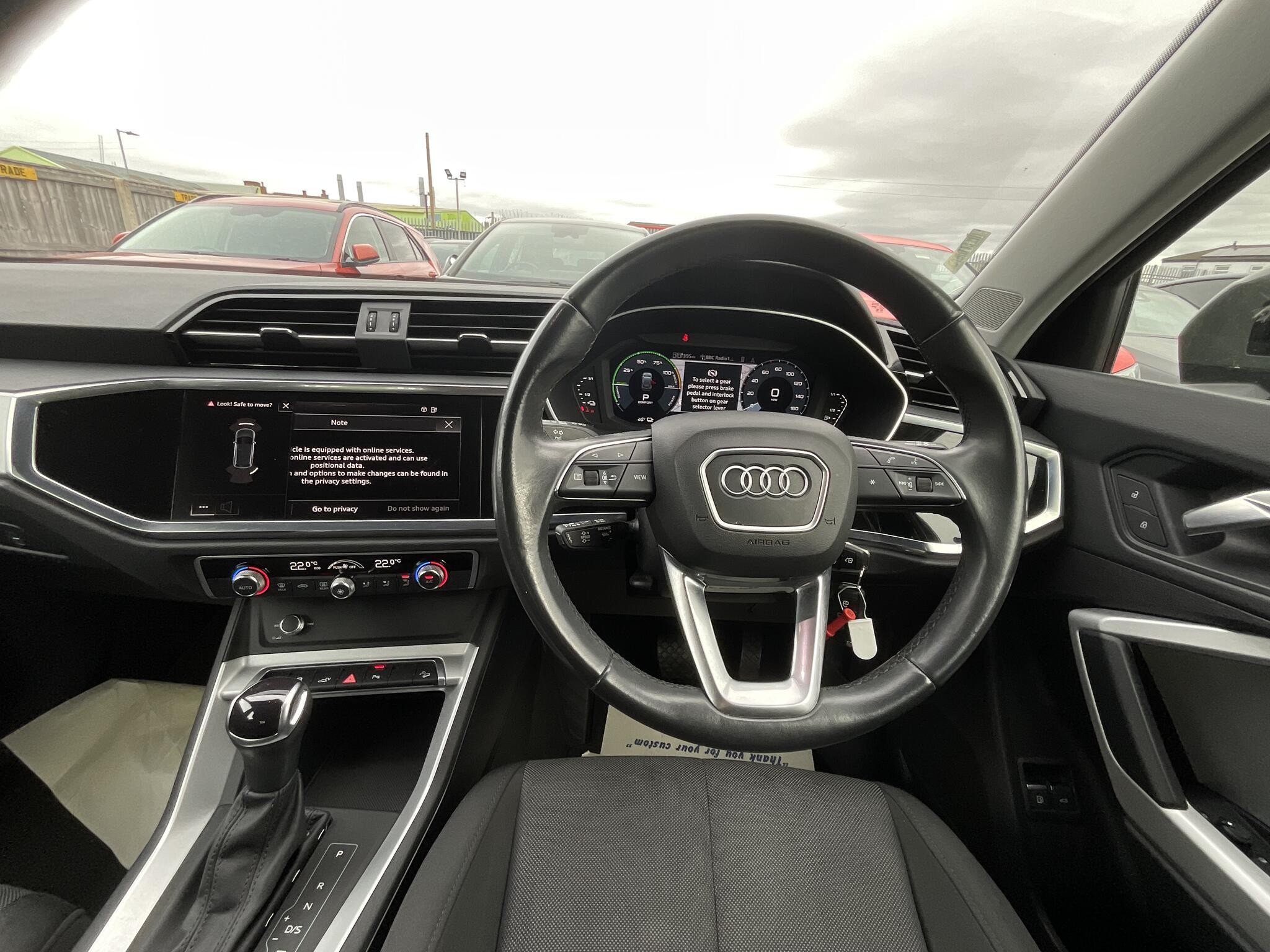 Audi Q3 - Image 6