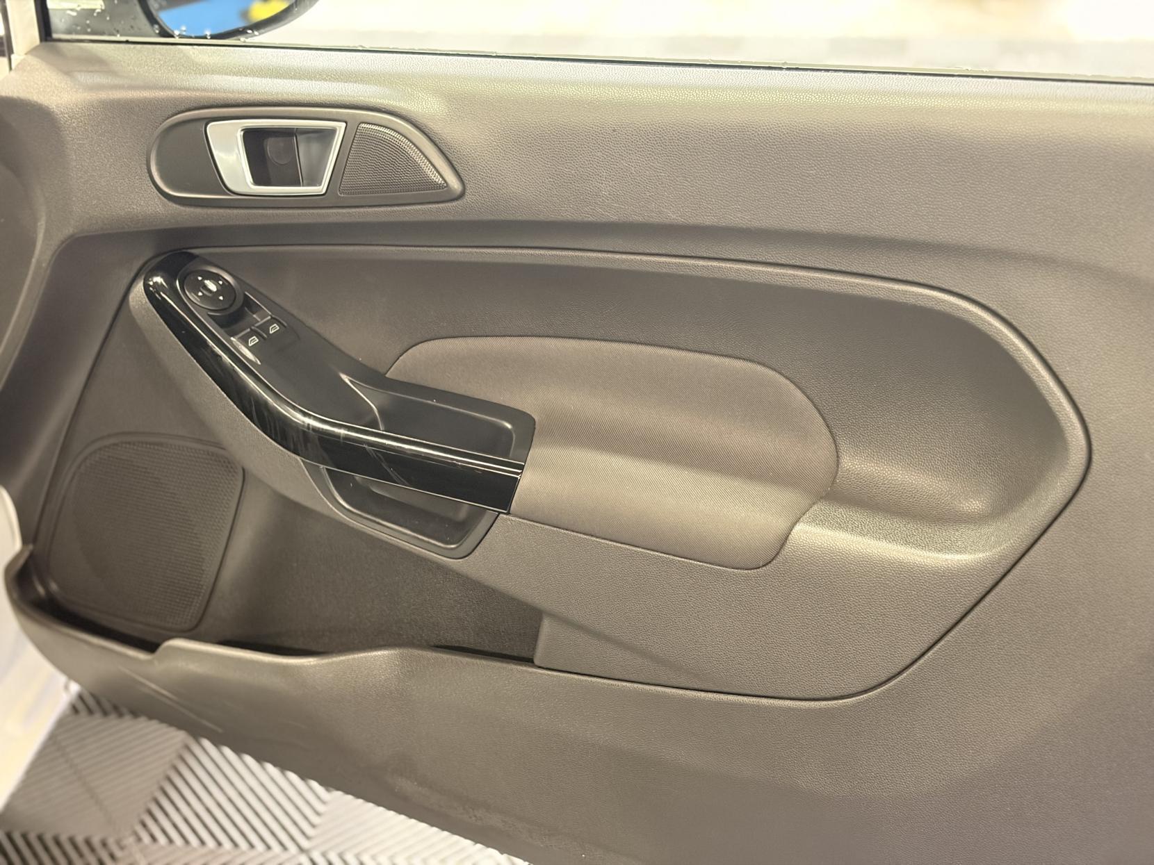 Ford Fiesta - Image 19