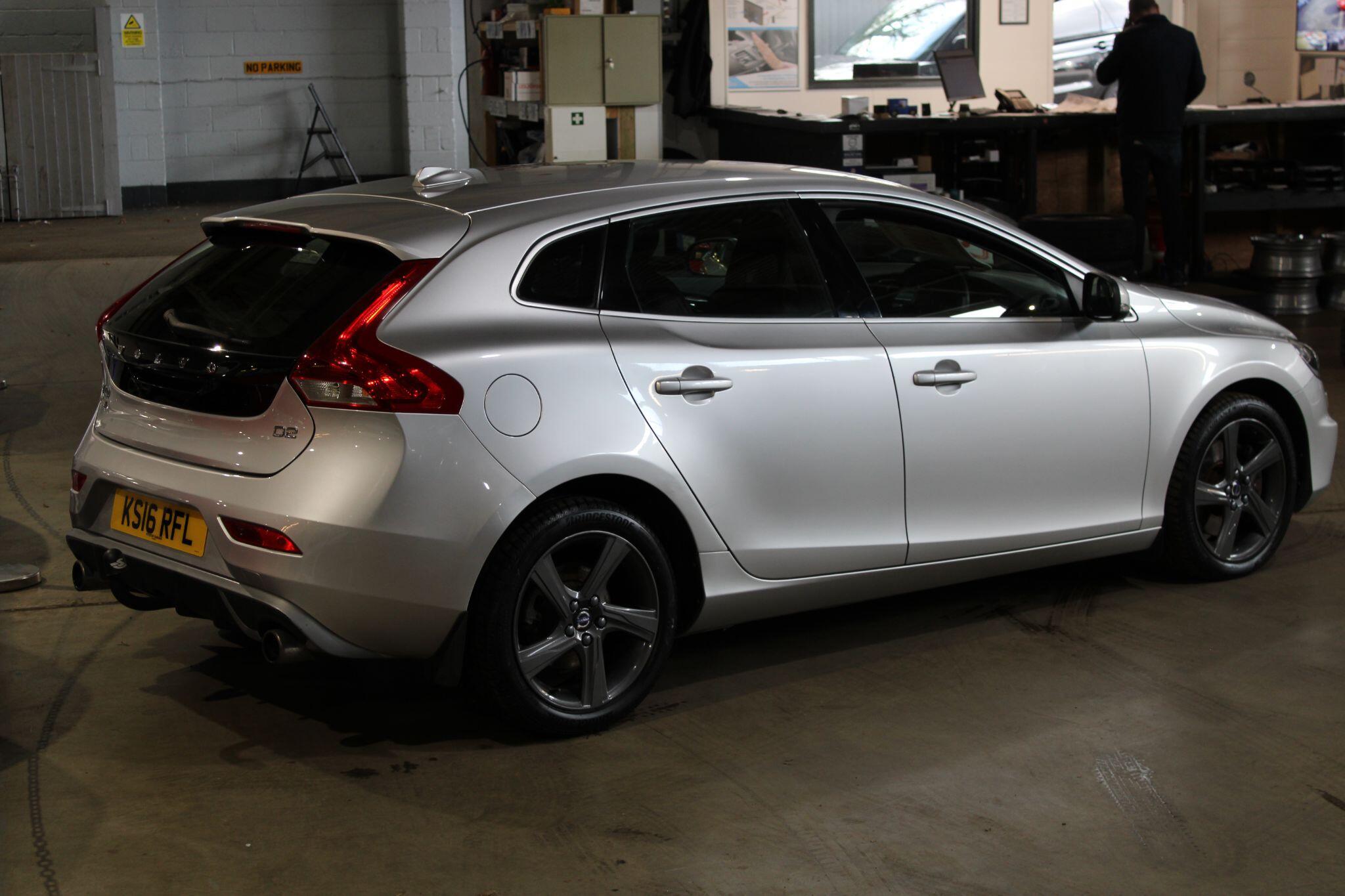 Volvo V40 - Image 14
