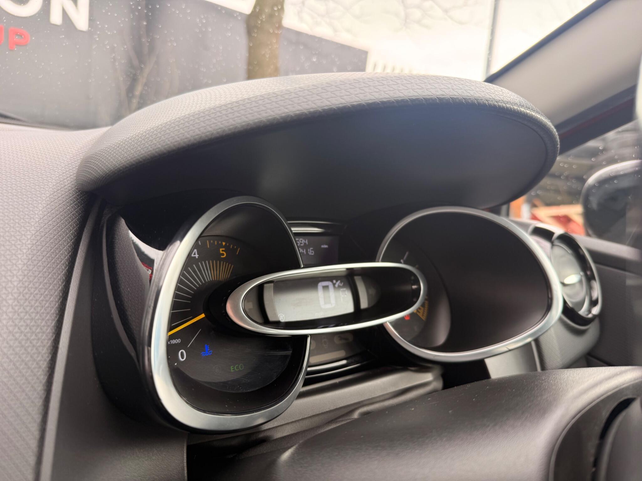 Renault Clio - Image 44