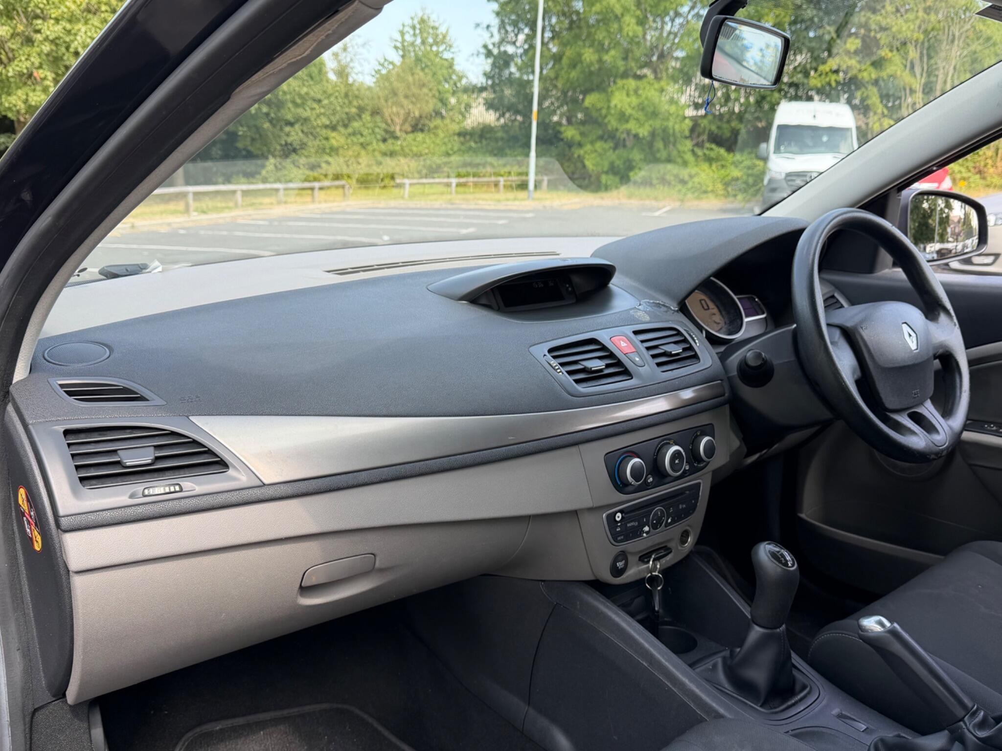 Renault Megane - Image 12