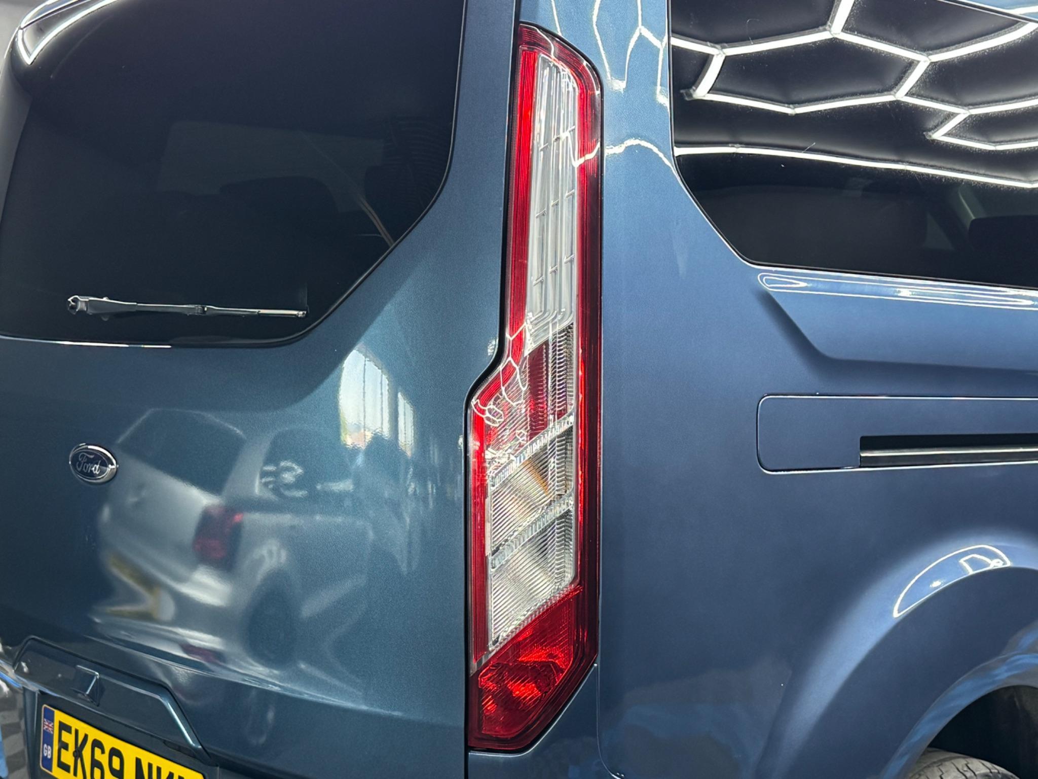 Ford TOURNEO CUSTOM - Image 45