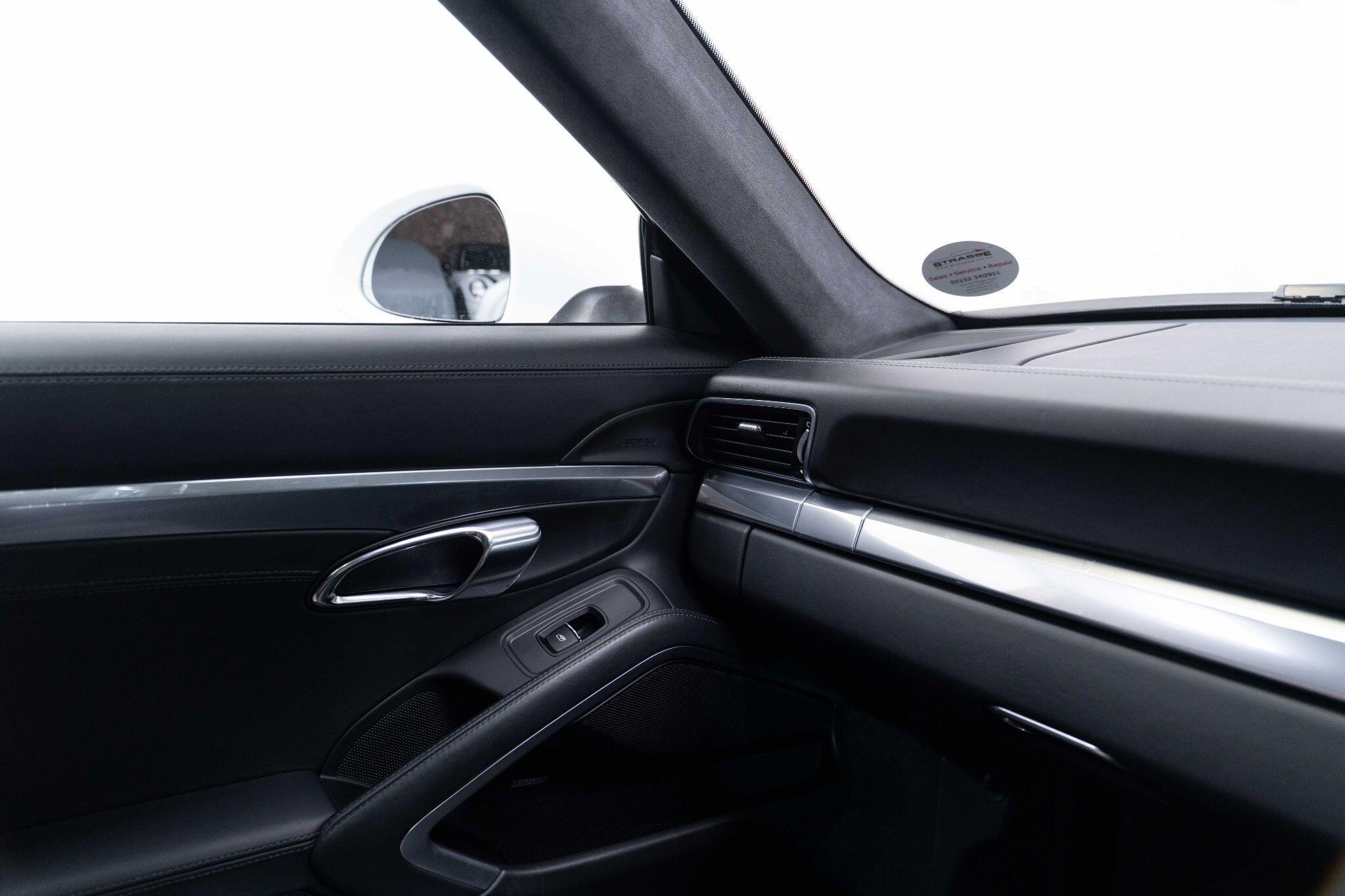 Porsche 911 - Image 17