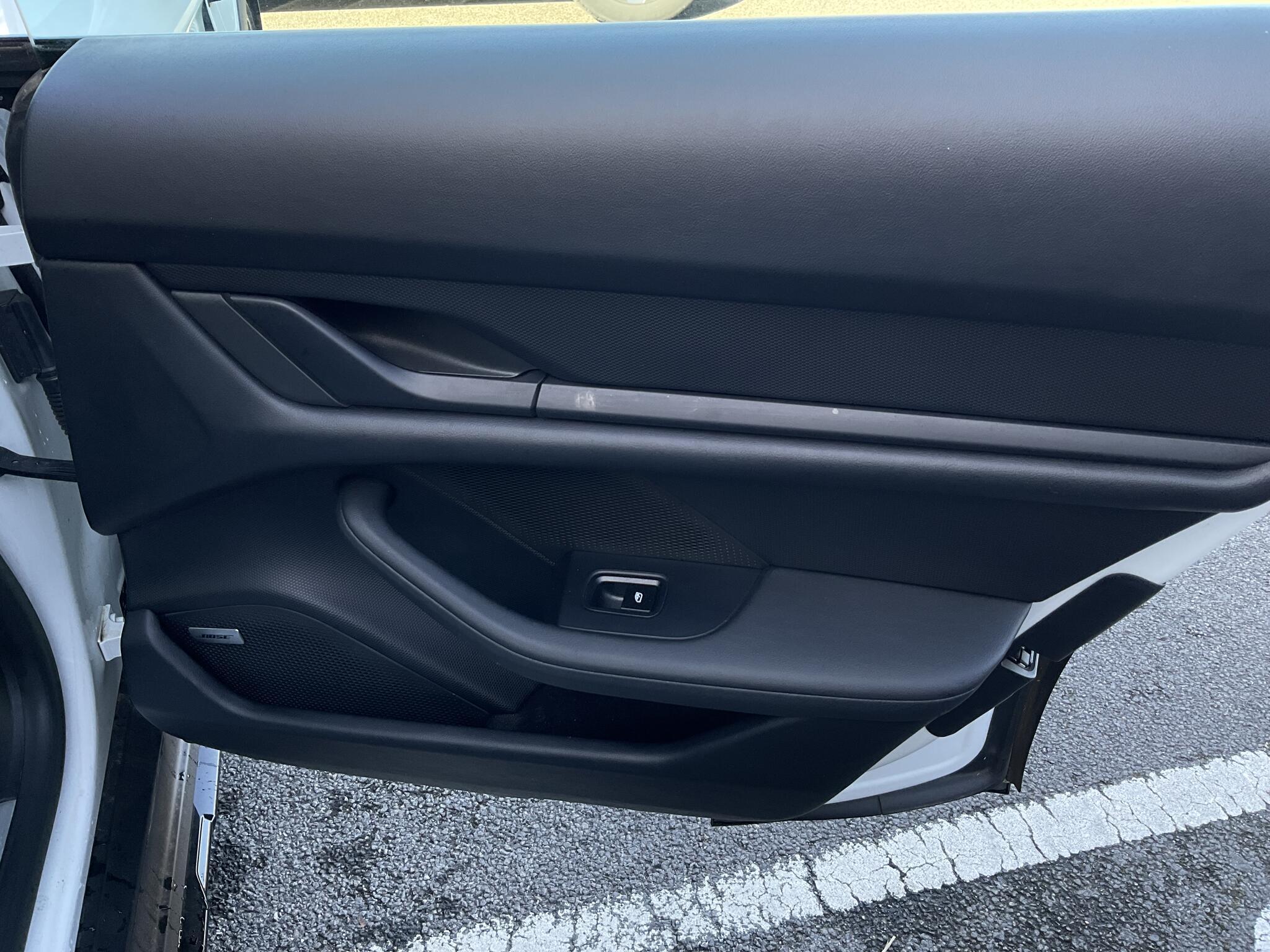 Porsche Taycan - Image 9