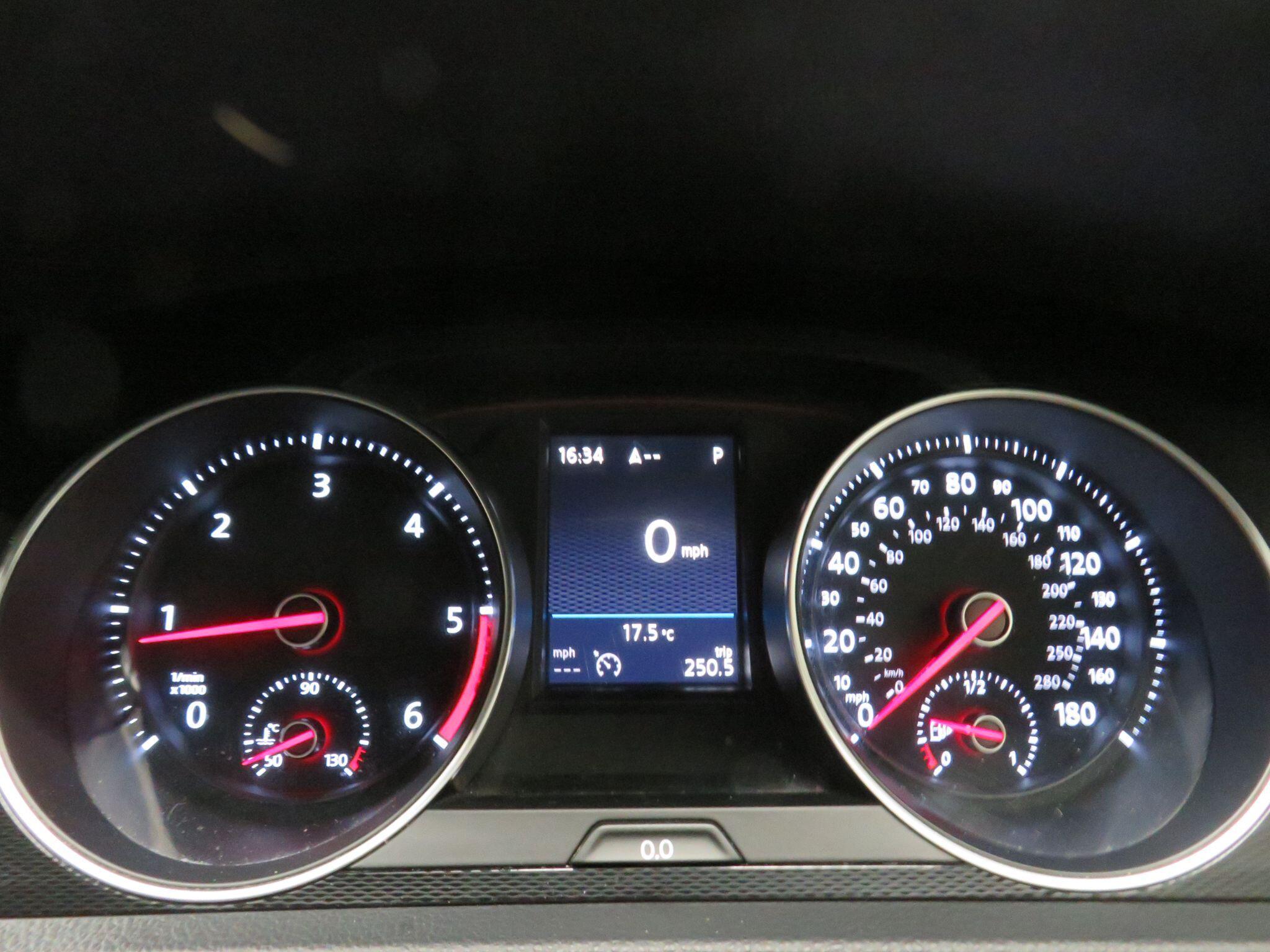 Volkswagen Golf - Image 14