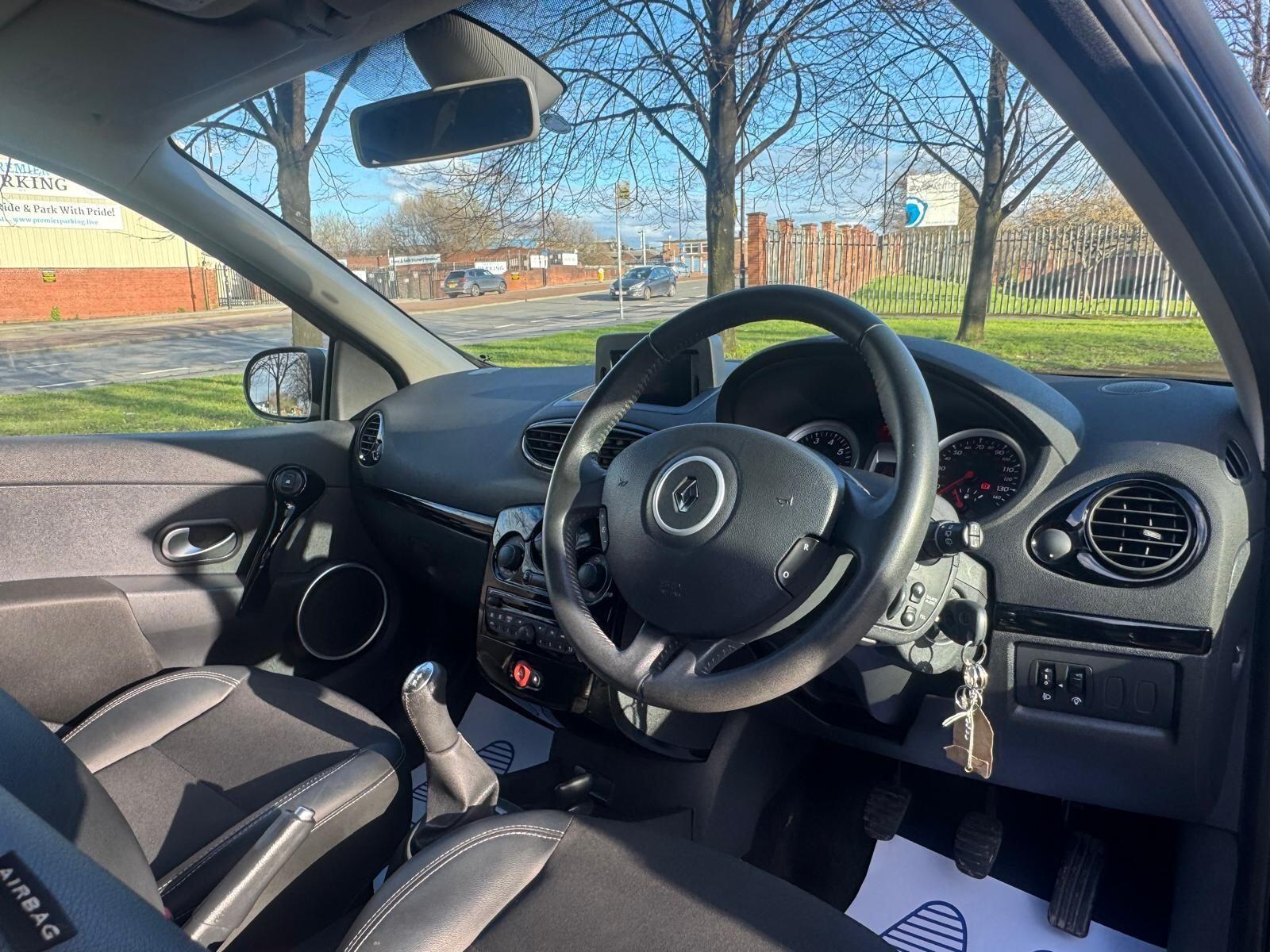 Renault Clio - Image 16